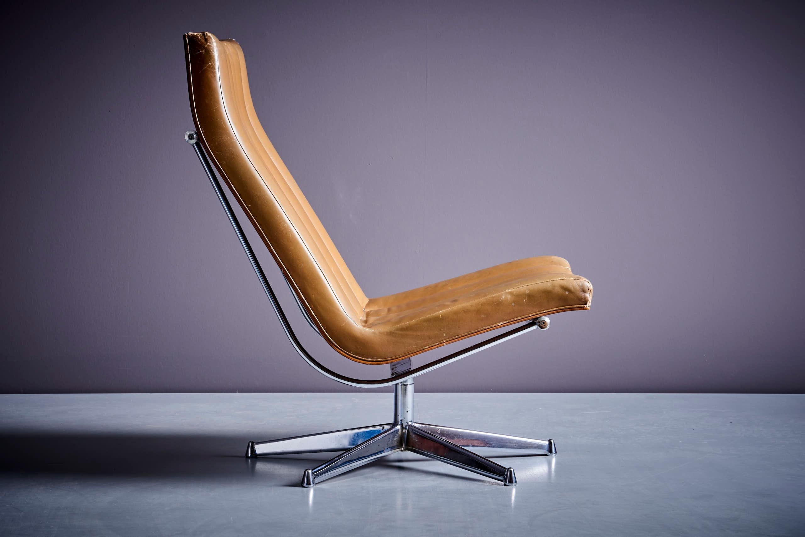 Mid-Century Modern Javier Carvajal Leather Lounge Chair for Martinez Medina, Spain - 1960s  For Sale
