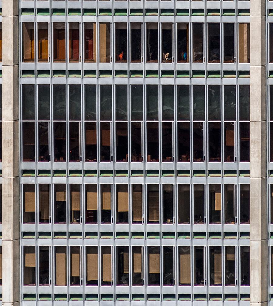 1001 Fenster. Abstrakte Architektur  farbige Landschaftsaufnahme (Zeitgenössisch), Photograph, von Javier Rey