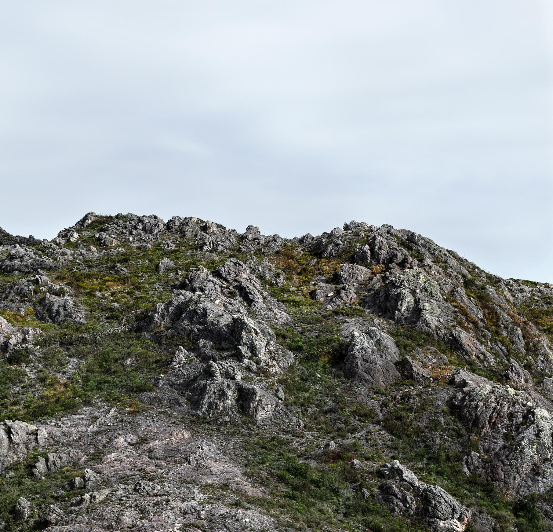 Engloutissement, Berlin #1. Nu dans un paysage - Contemporain Photograph par Javier Rey