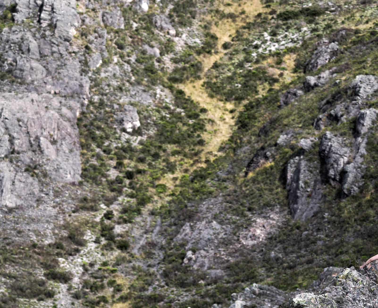 Engloutissement, Berlin #5. Nu dans un paysage - Contemporain Photograph par Javier Rey