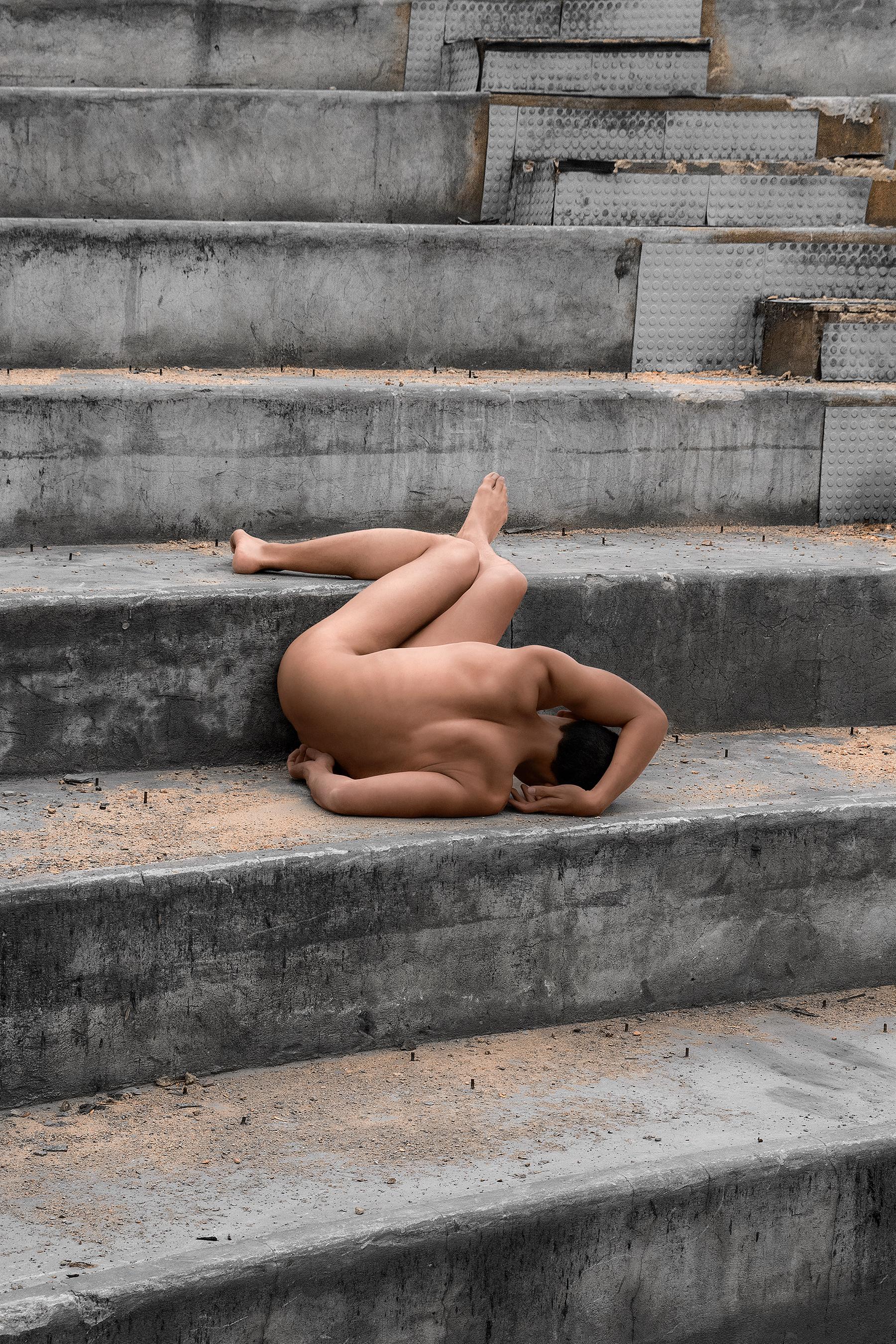 Javier Rey Nude Photograph - Engulfment, Nacional 3.   Nude color photo.