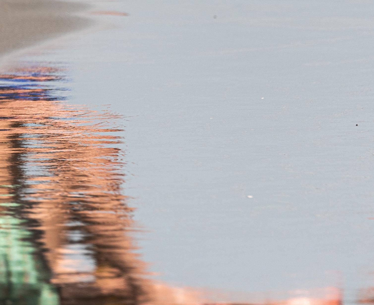Ich flüchte #11. Aus der Serie Ich bin flüchtige Serie (Grau), Abstract Photograph, von Javier Rey