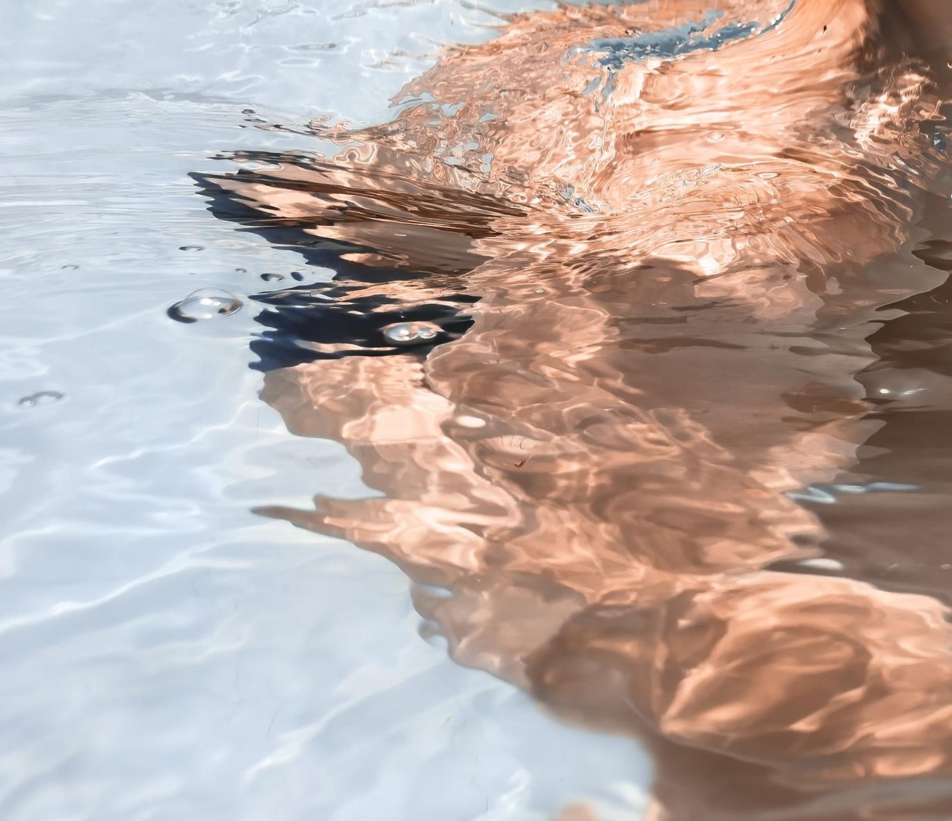 I melt n°6. Photographie couleur - Gris Figurative Photograph par Javier Rey