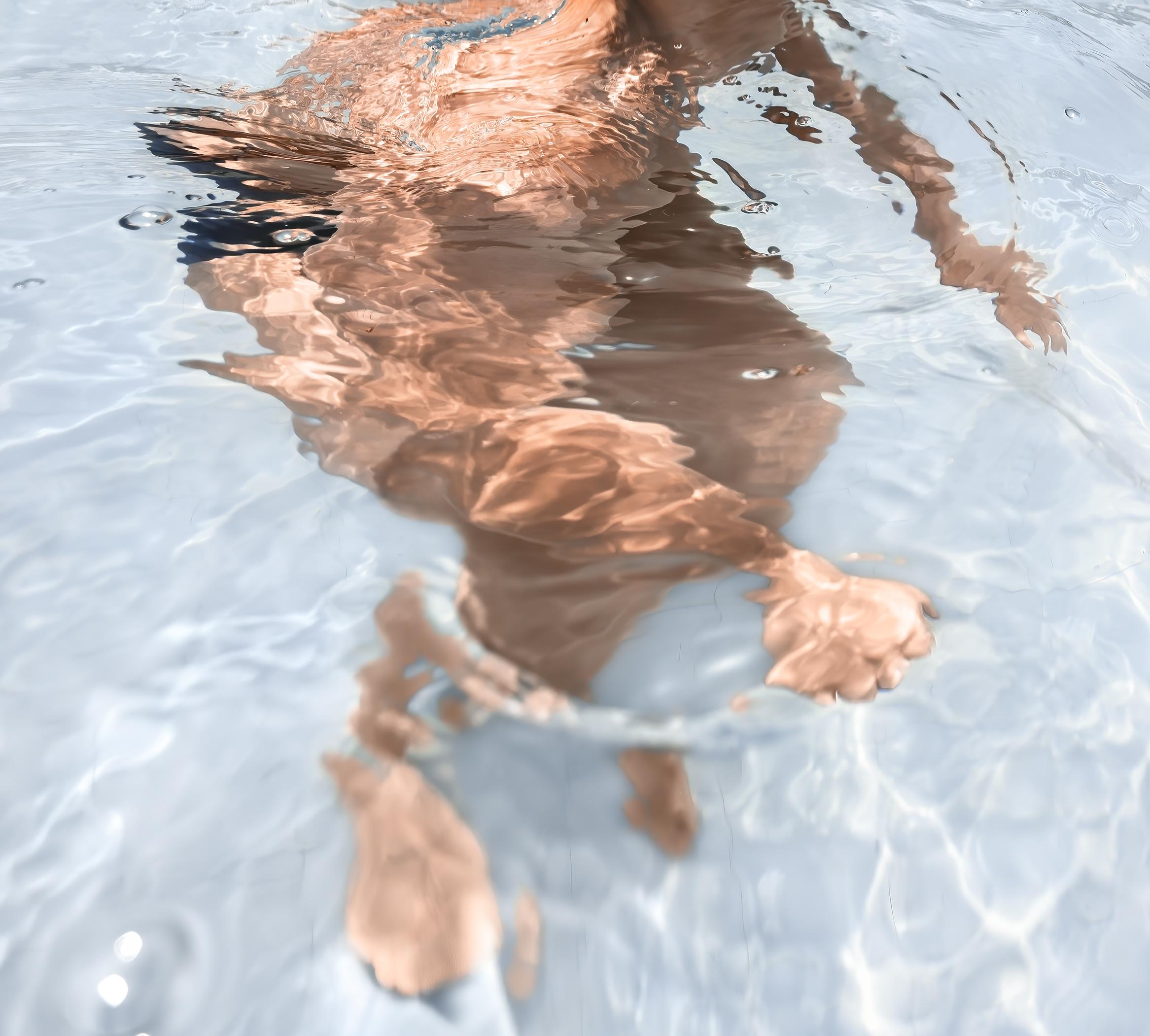 Figurative Photograph Javier Rey - I melt n°6. Photographie couleur