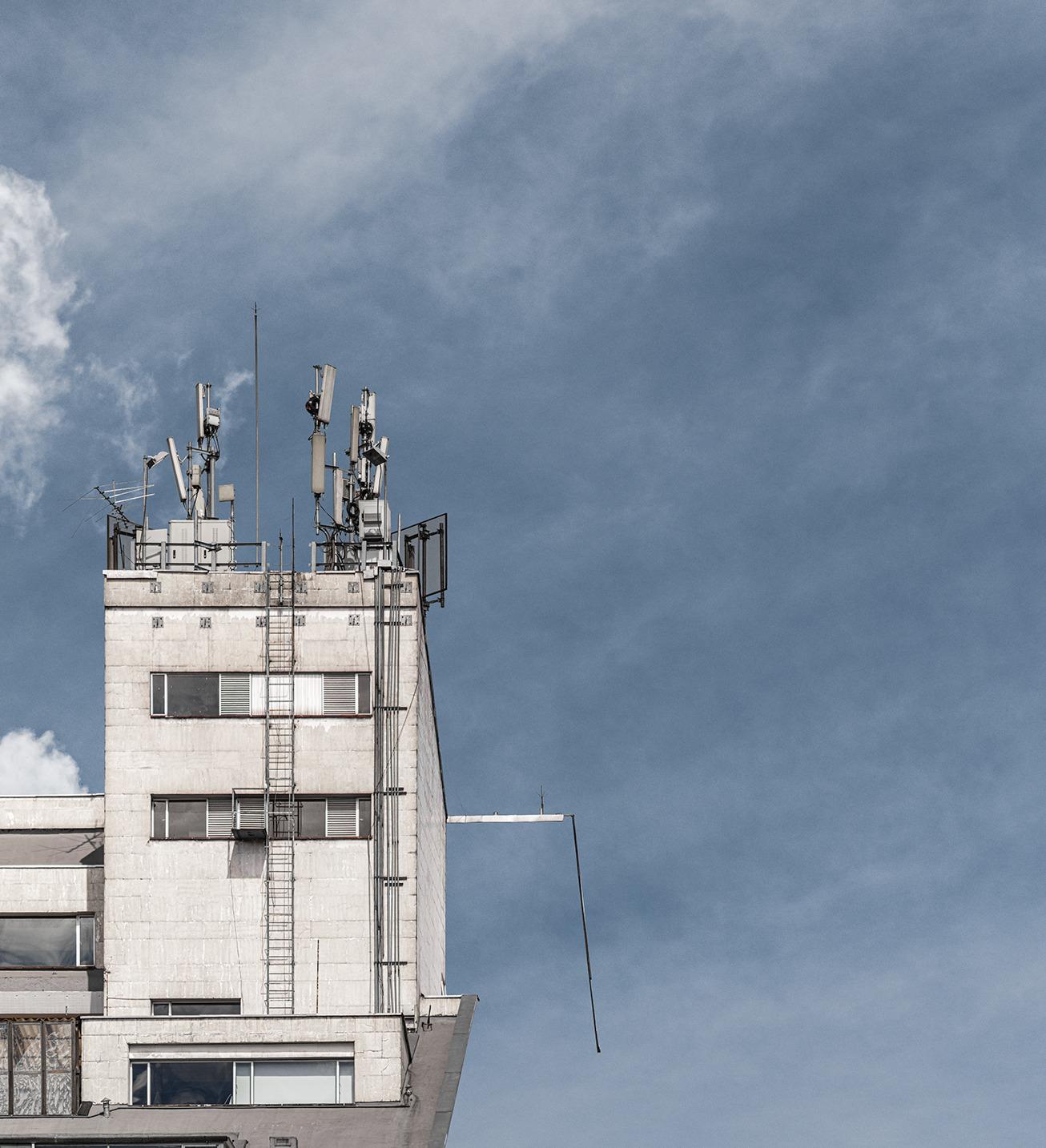 Mirages #8.  Architektonische Landschaft. Fotografie in limitierter Auflage – Photograph von Javier Rey