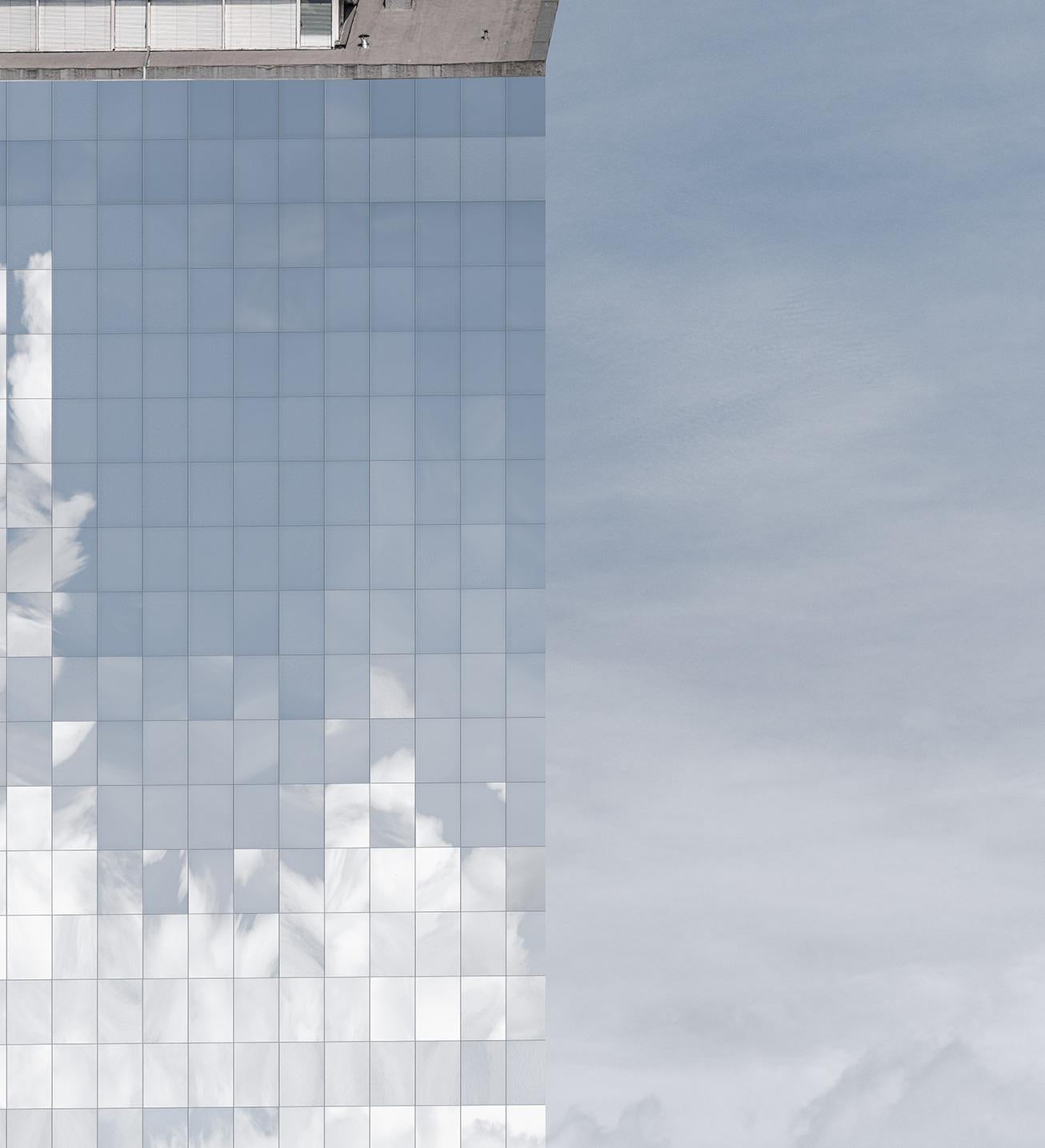 Mirages #8.  Architektonische Landschaft. Fotografie in limitierter Auflage (Grau), Landscape Photograph, von Javier Rey