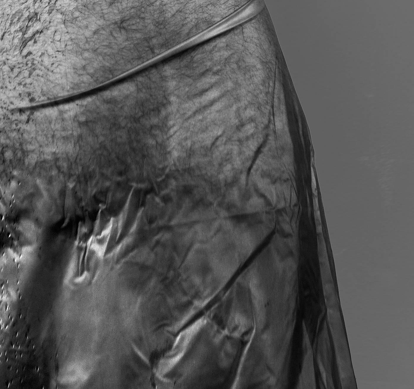 Mito nº 3. De la serie Los mitos de la erección humana - Figurative Photograph Gris de Javier Rey