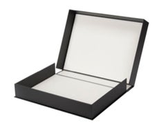 Aufzeichnungen Portfolio. Set aus 9 farbigen Archivpigmentdrucken, die in einer Schachtel eingefasst sind.