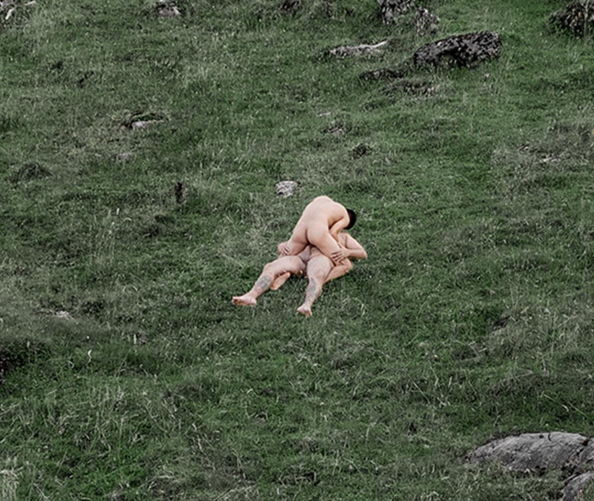 Unión 4. Akt in einer Landschaft Farbfoto. Aus der Reihe Unión (Zeitgenössisch), Photograph, von Javier Rey