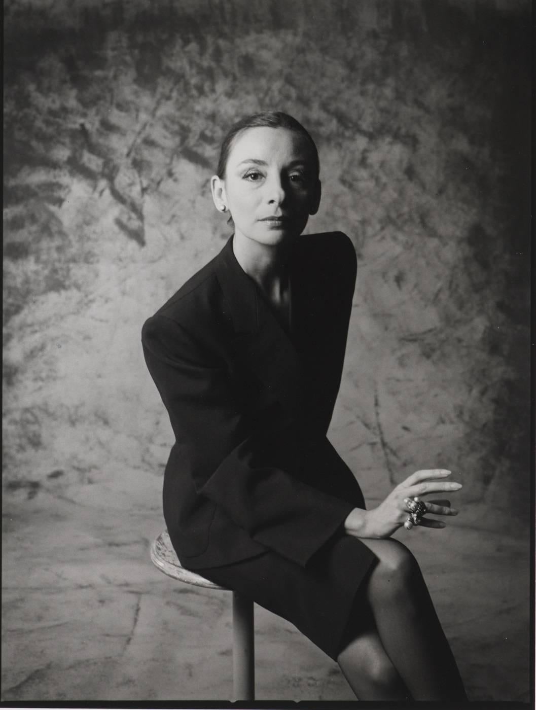 Muriel Grateau, Milano, 1984. Portrait of a woman, black and white photography - Photograph by Javier Vallhonrat