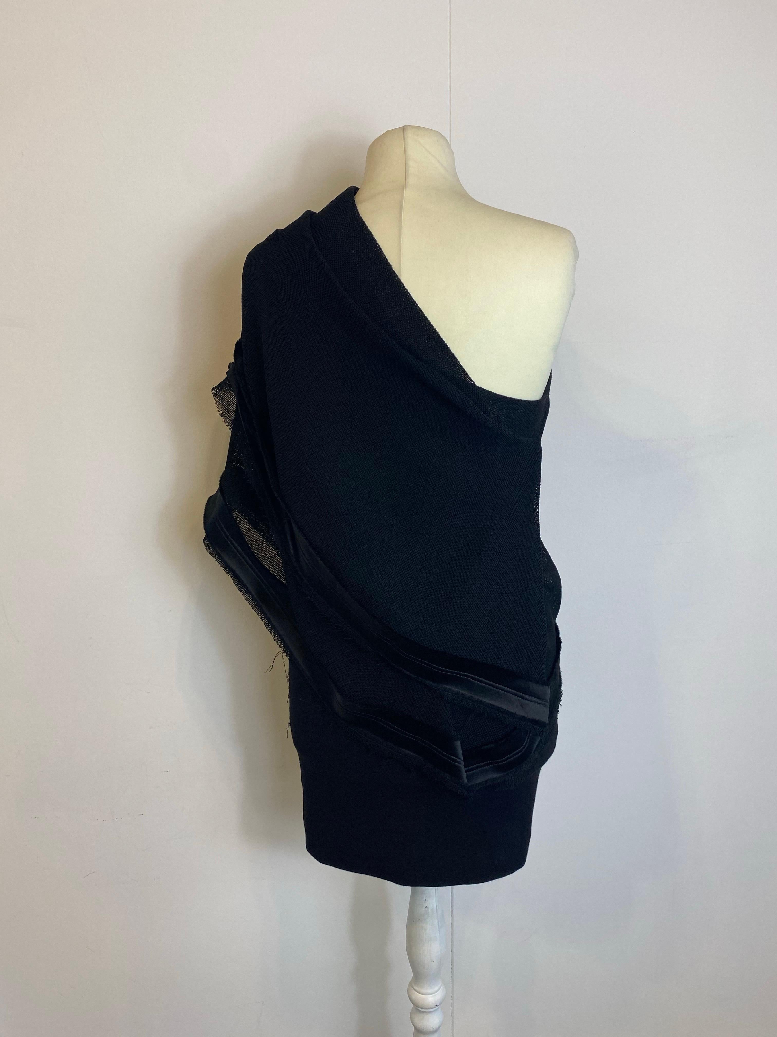 Robe noire asymétrique de Jay Ahr. en vente 1