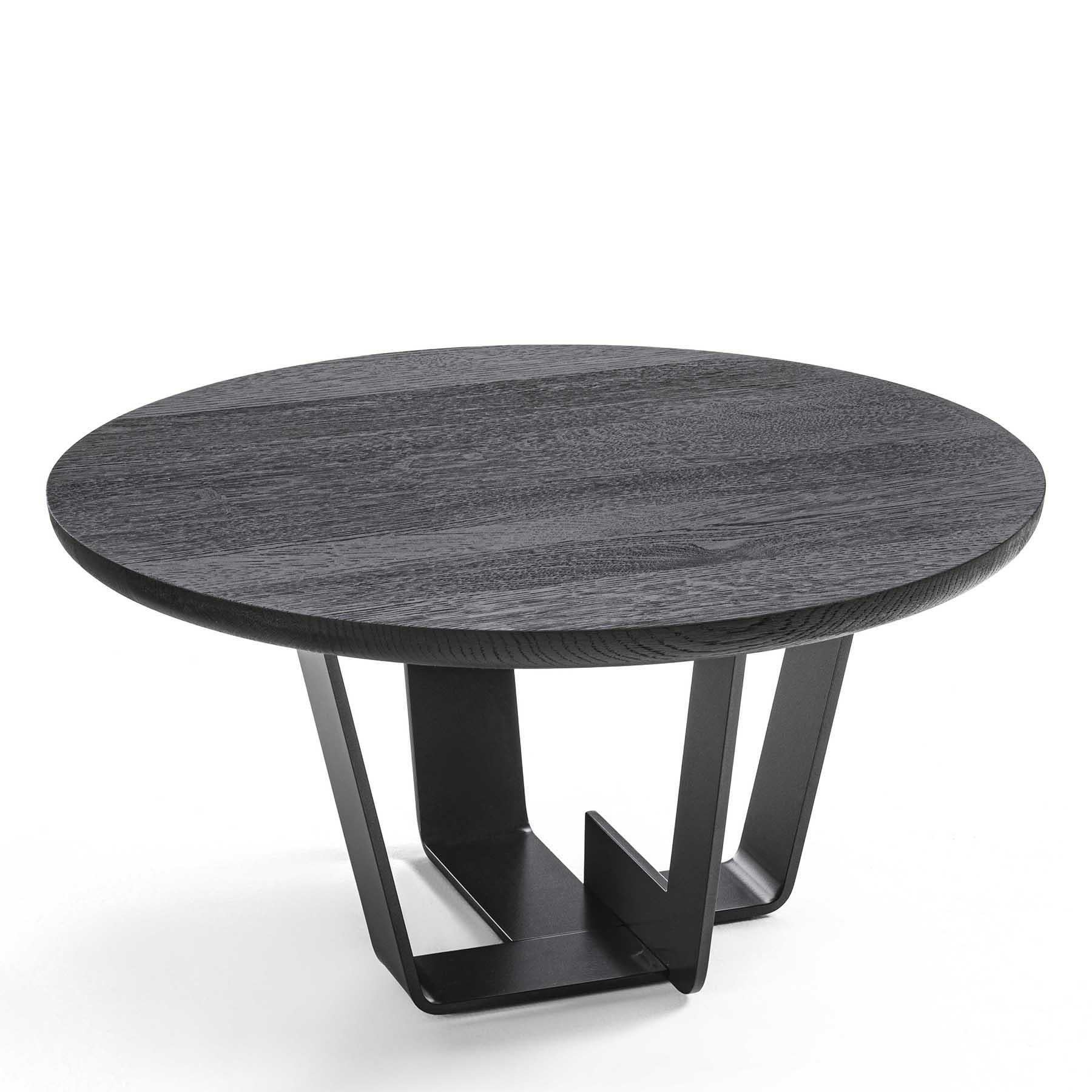 Coffee table jay black oak with base structure in
lacquered iron in iron dust finish. With solid oak top
without knots in black finish.
Also available with solid cherry or maple or walnut
wood top.
Also available with solid oak top in natural