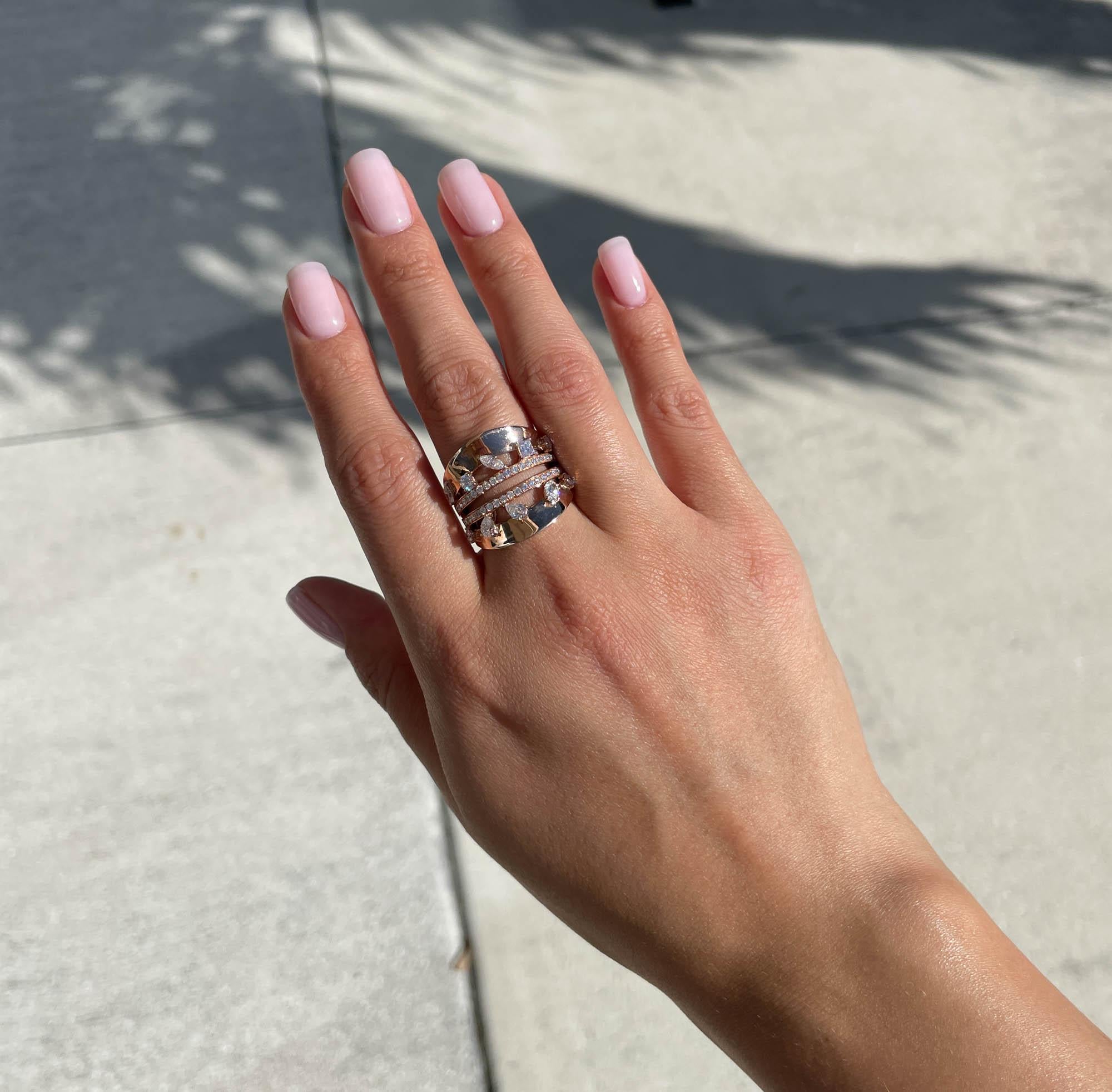 Anello a fascia con diamante in oro rosa 14k Jay Feder in vendita 1