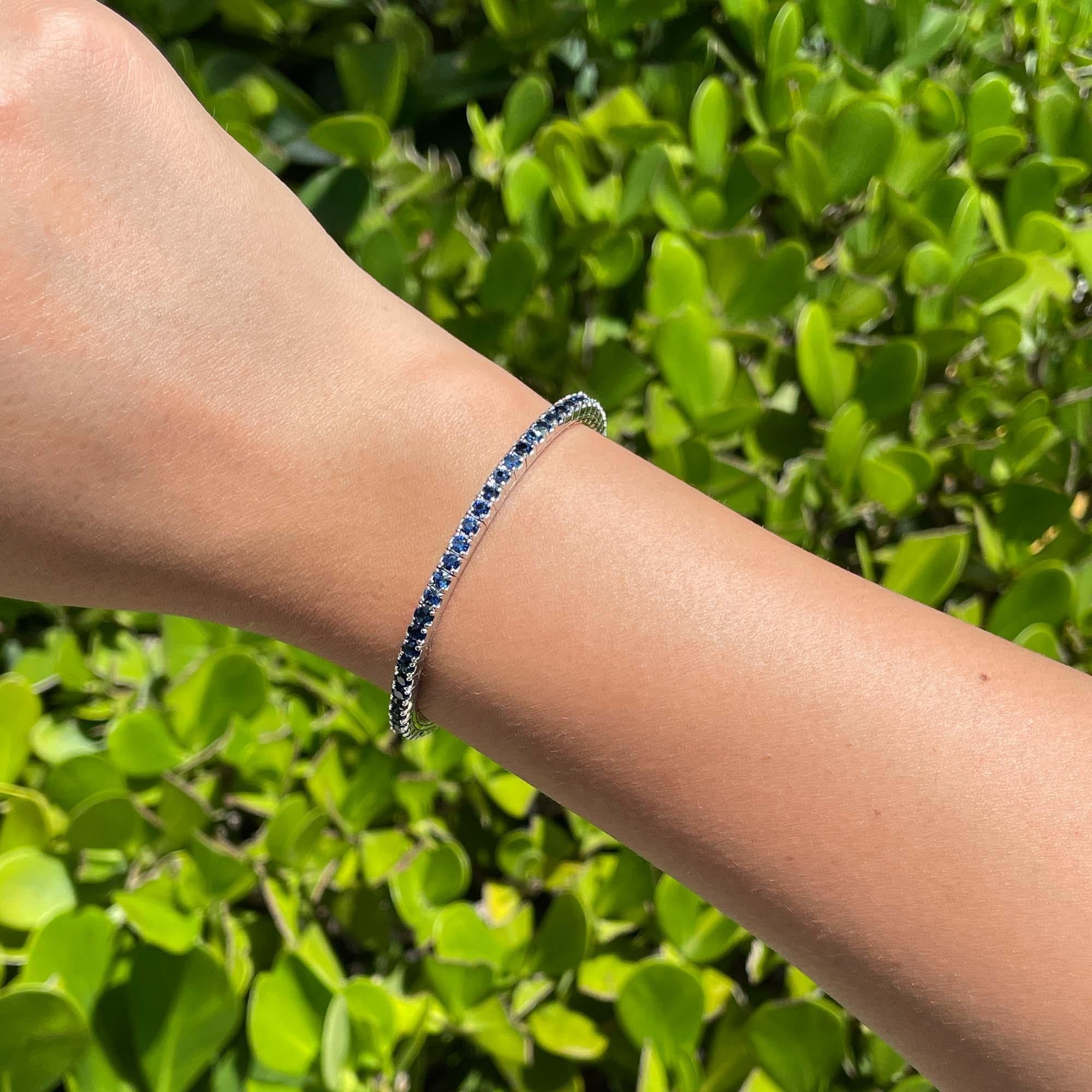 Jay Feder Bracelet tennis extensible en or blanc 14 carats avec saphirs bleus Unisexe en vente