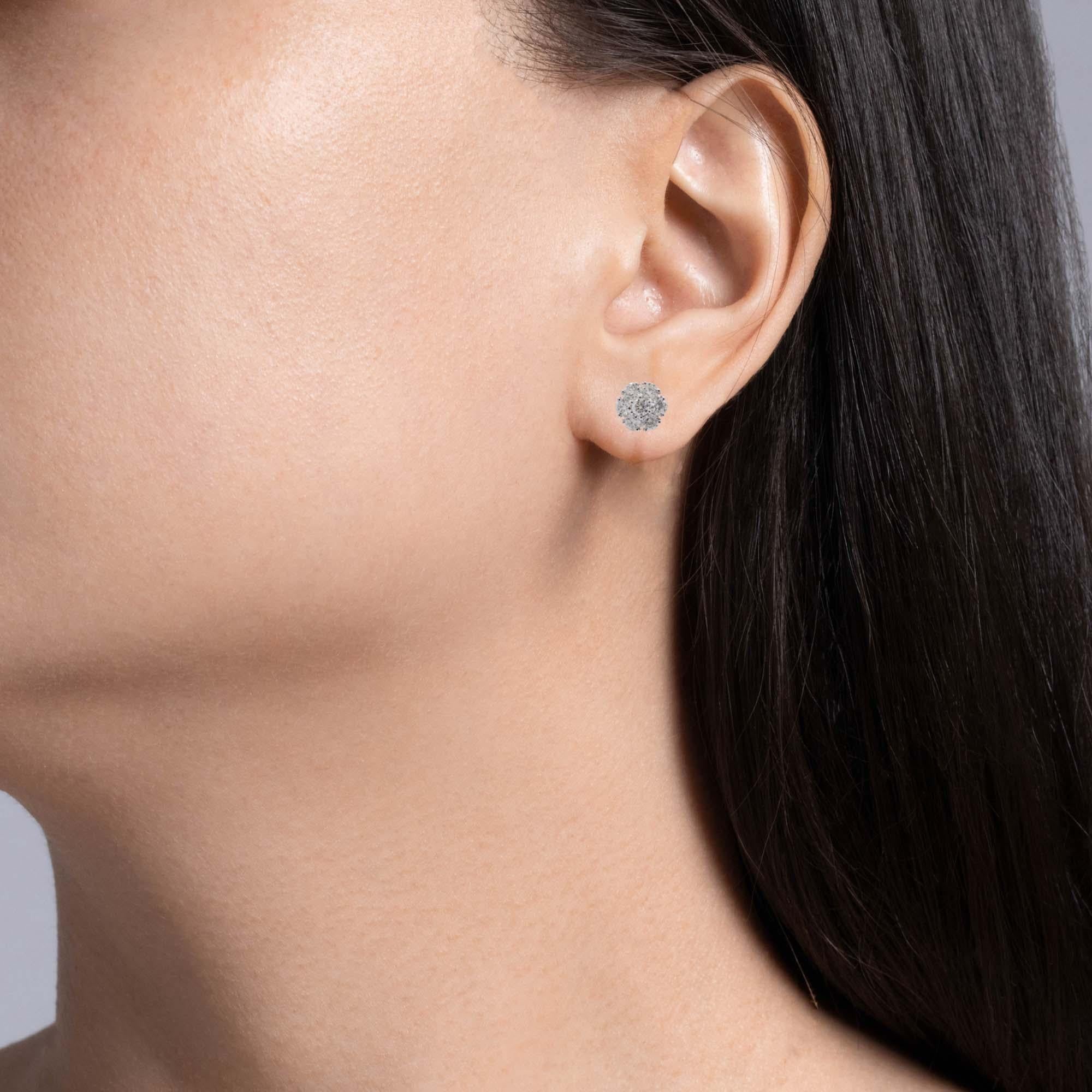Jay Feder 14k White Gold Diamond Cluster Stud Earrings

Set with 14 round brilliant diamonds; total carat weight is 2.80ct.

The earrings are 10mm wide in diameter. Total weight is 4.0 grams.

Please view our photos and videos for more