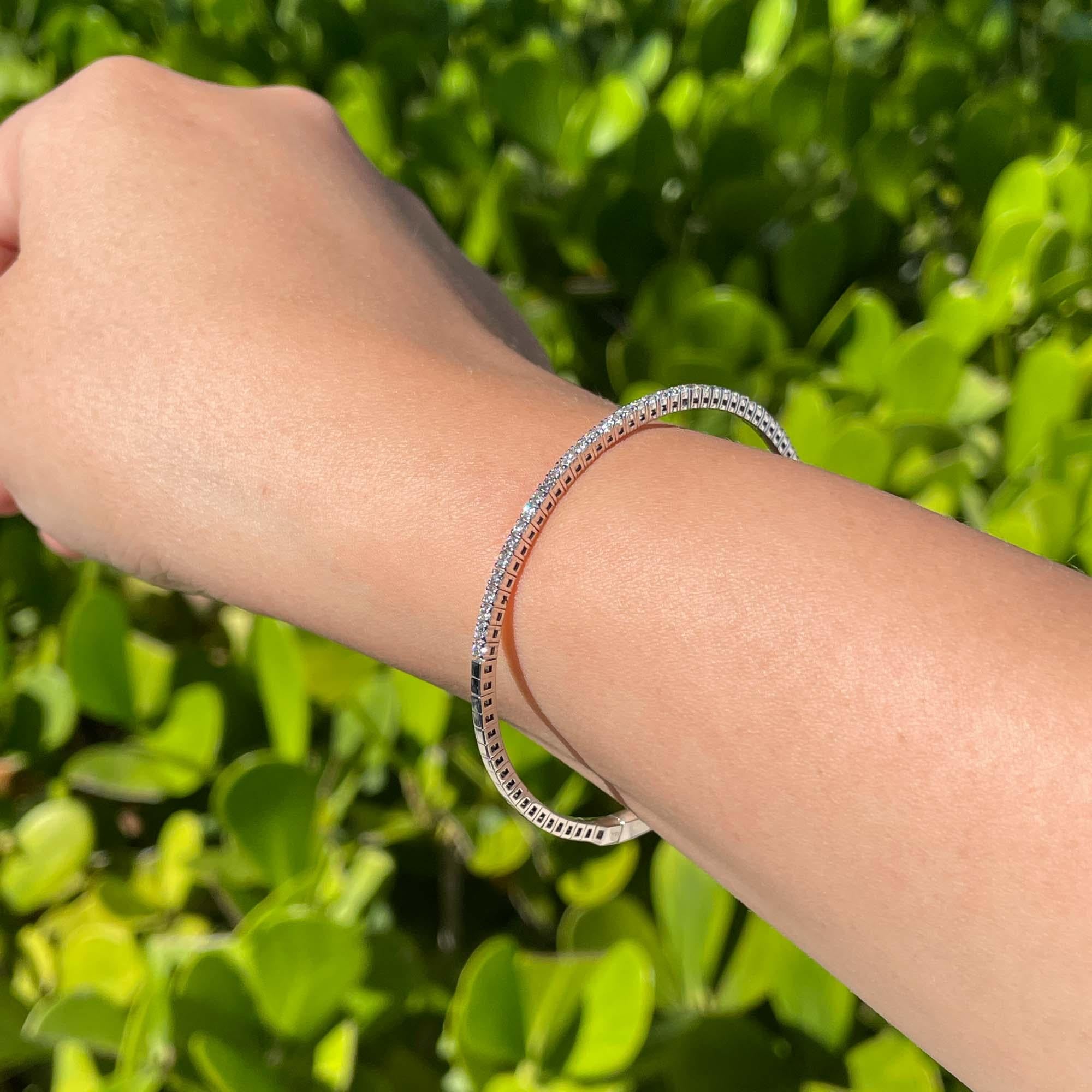 Jay Federing, bracciale da tennis con diamanti a metà strada in oro bianco 14k In condizioni buone in vendita a Boca Raton, FL