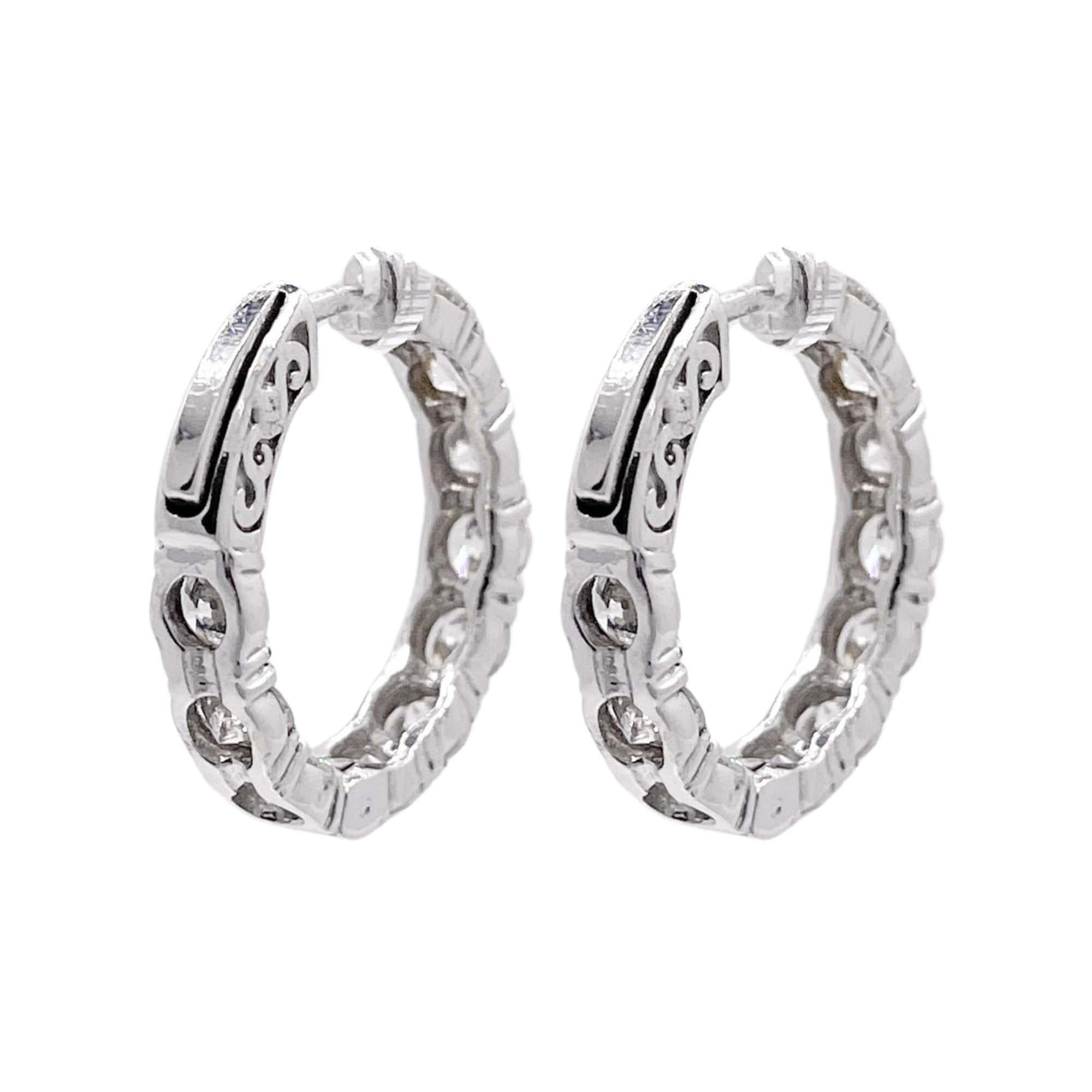 Orecchini Huggie di Jay Feder in oro bianco 14k con diamanti In condizioni buone in vendita a Boca Raton, FL