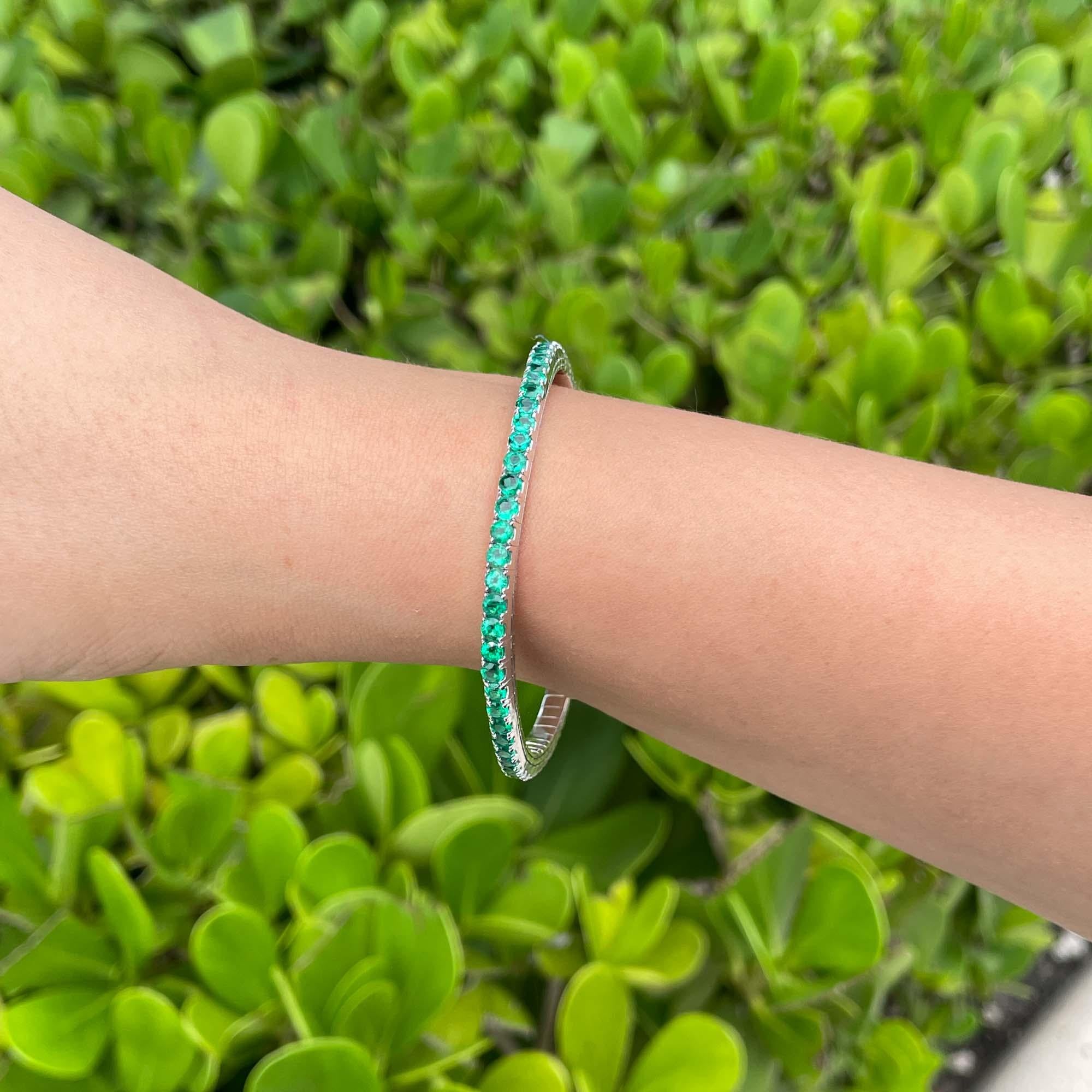 Women's or Men's Jay Feder 14k White Gold Green Emerald Stretch Tennis Bangle Bracelet For Sale