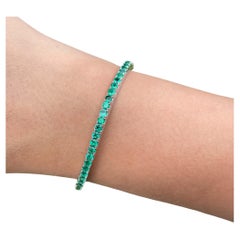 Jay Feder 14k Weißgold Grüner Smaragd Stretch-Tennis-Armreif