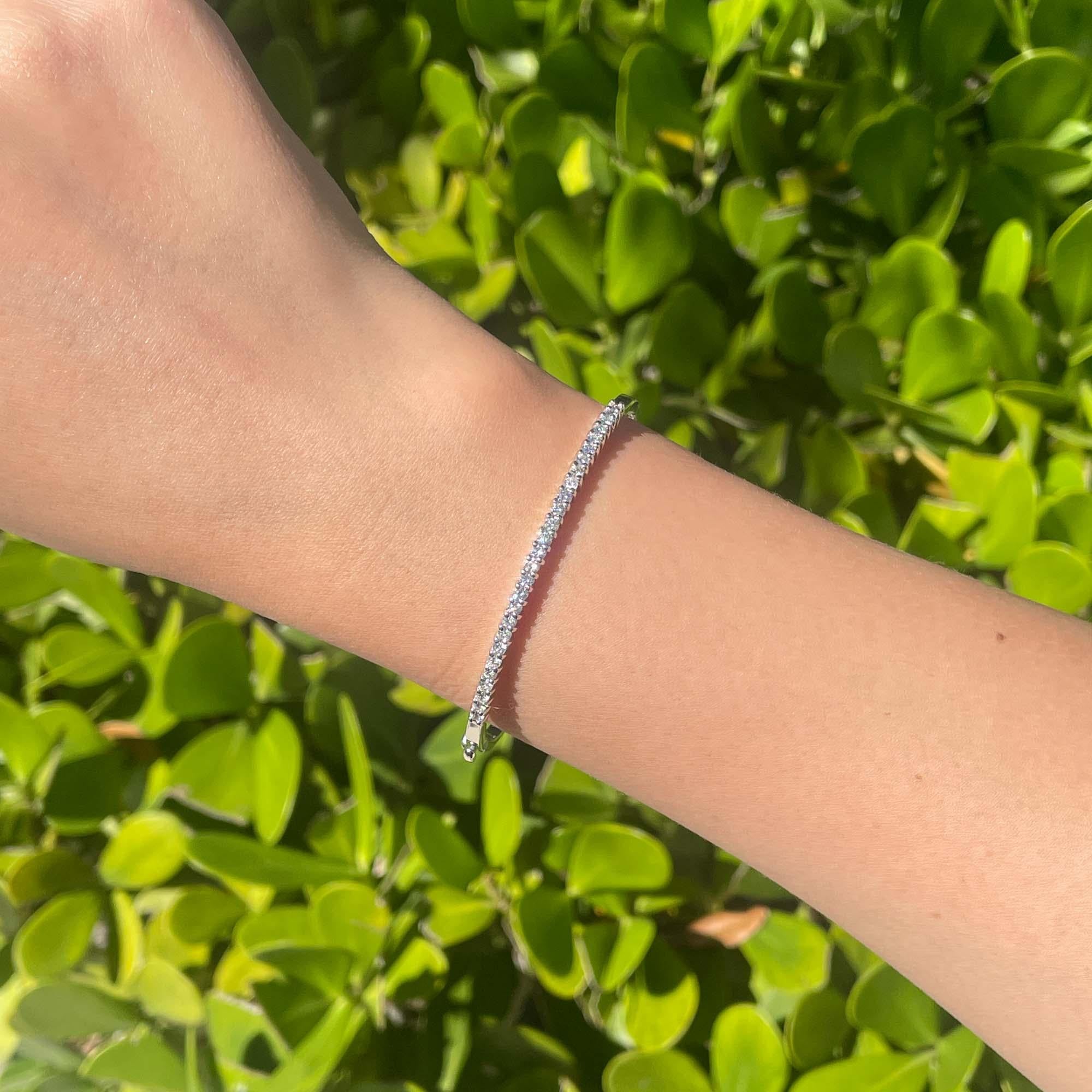 Jay Feder Bracelet jonc en or blanc 14 carats avec diamants ronds Unisexe en vente