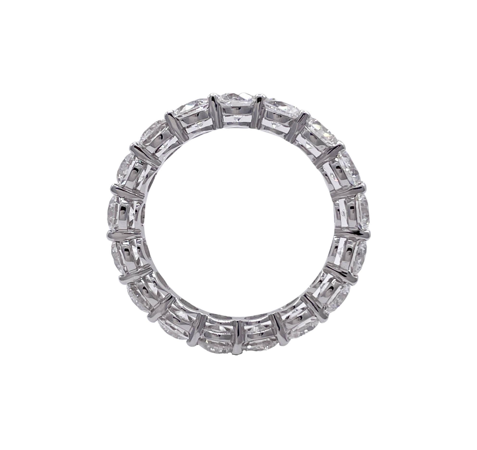 Round Cut Jay Feder 14k White Gold Round Diamond Eternity Band Ring For Sale