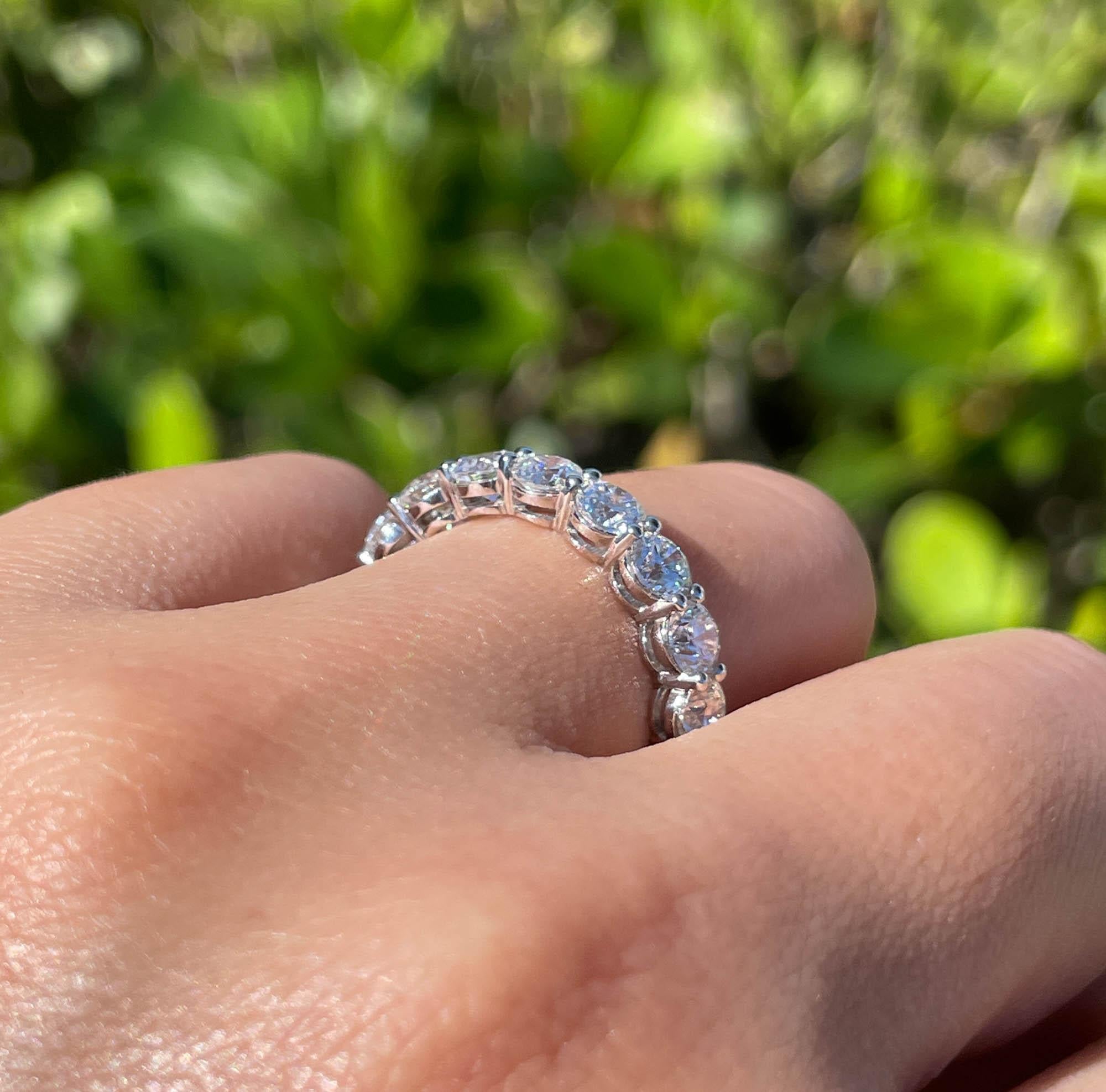 Women's Jay Feder 14k White Gold Round Diamond Eternity Band Ring For Sale