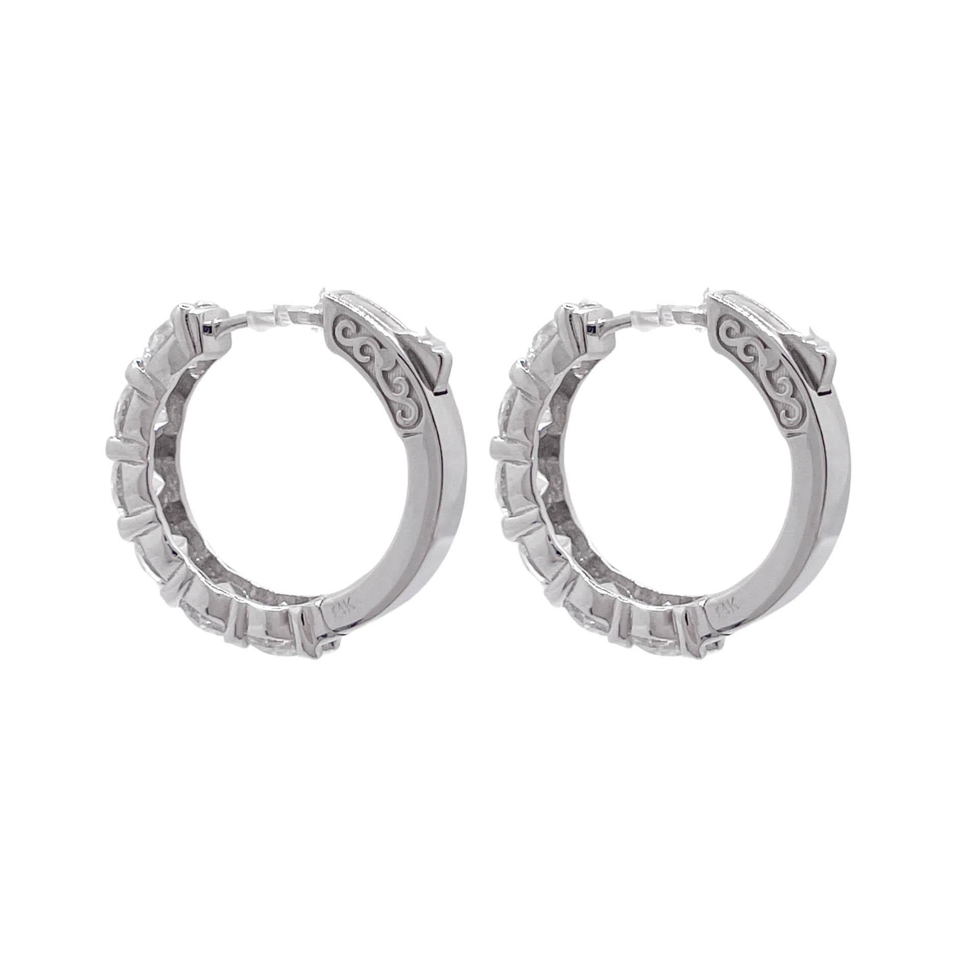 Jay Feder 14k White Gold Round Diamond Huggie Earrings In Good Condition In Boca Raton, FL