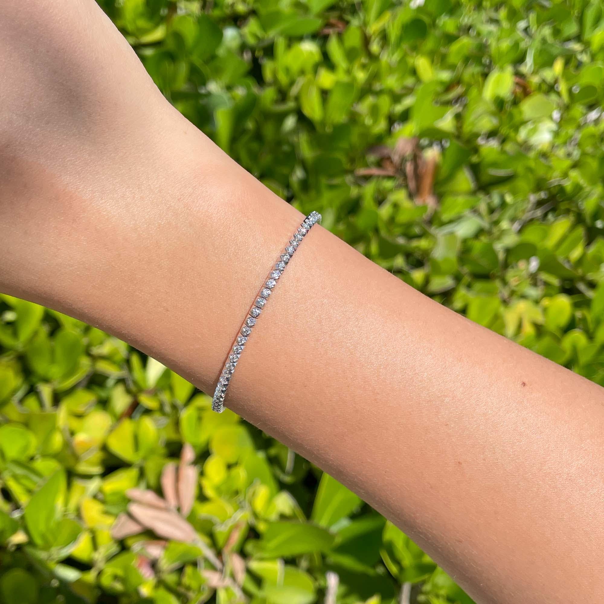 Jay Feder Pulsera Flex de Tenis con Diamantes Redondos en Oro Blanco de 14k en Bueno estado para la venta en Boca Raton, FL