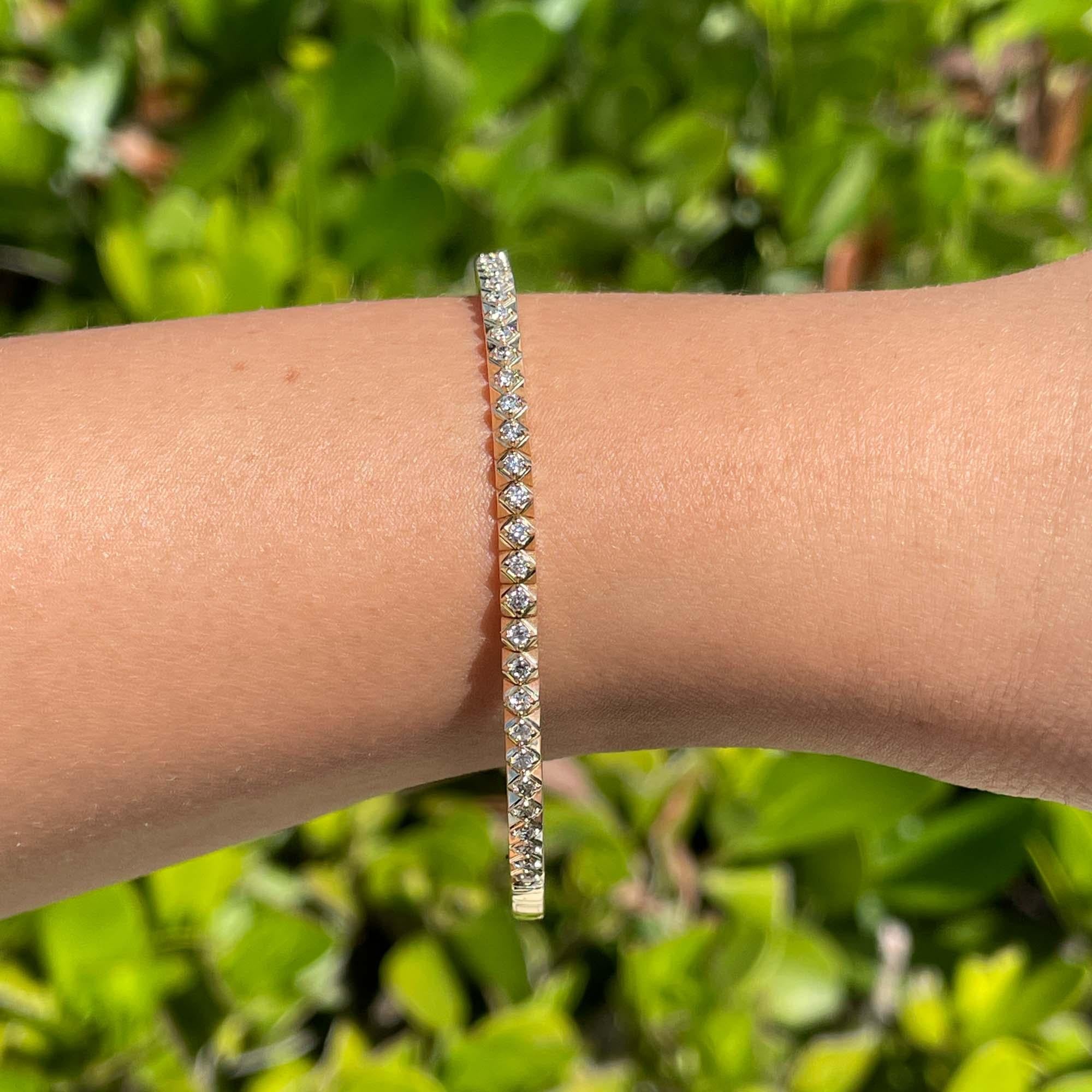 Round Cut Jay Feder 14k Yellow Gold Diamond Flex Bangle Bracelet For Sale