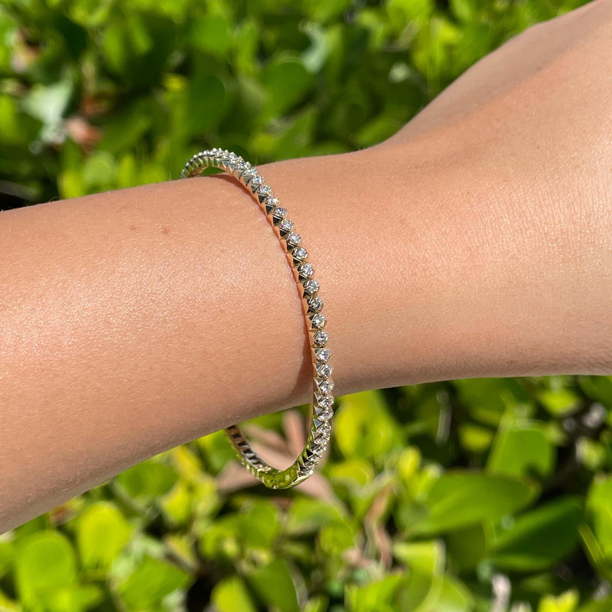 Jay Feder 14k Yellow Gold Diamond Flex Bangle Bracelet In Good Condition For Sale In Boca Raton, FL