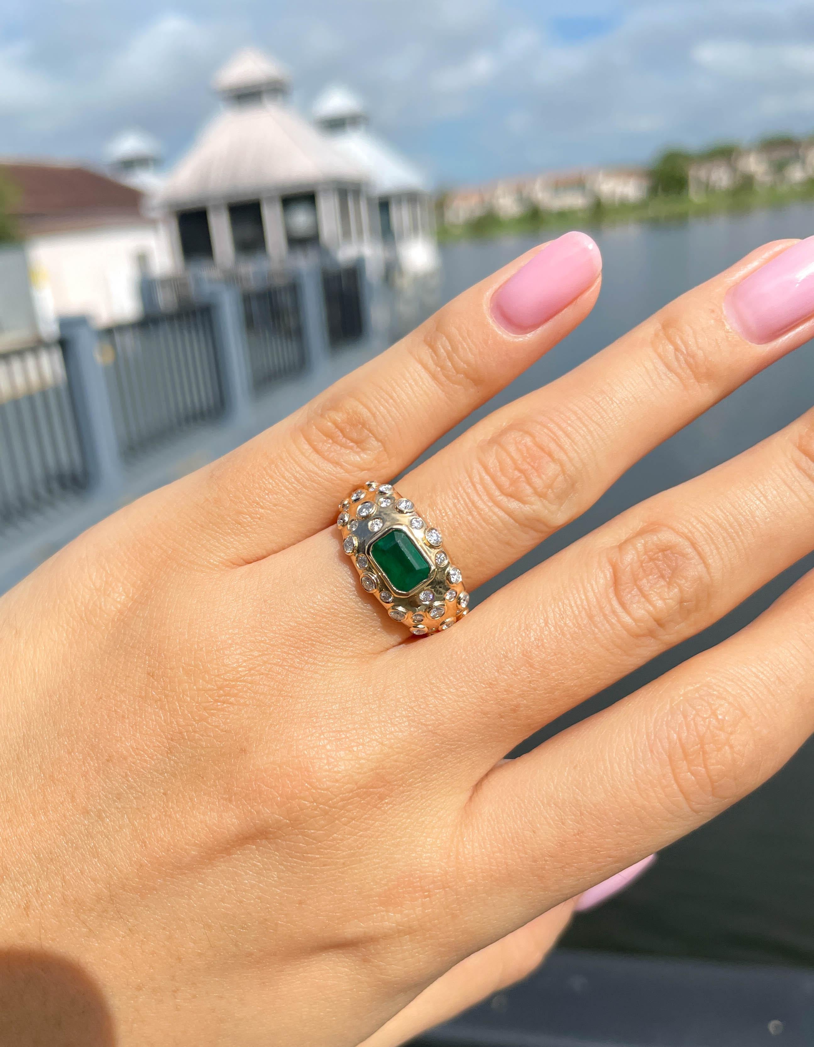Jay Feder 14k Gelbgold Ring mit grünem Smaragd und Diamant im Zustand „Gut“ im Angebot in Boca Raton, FL