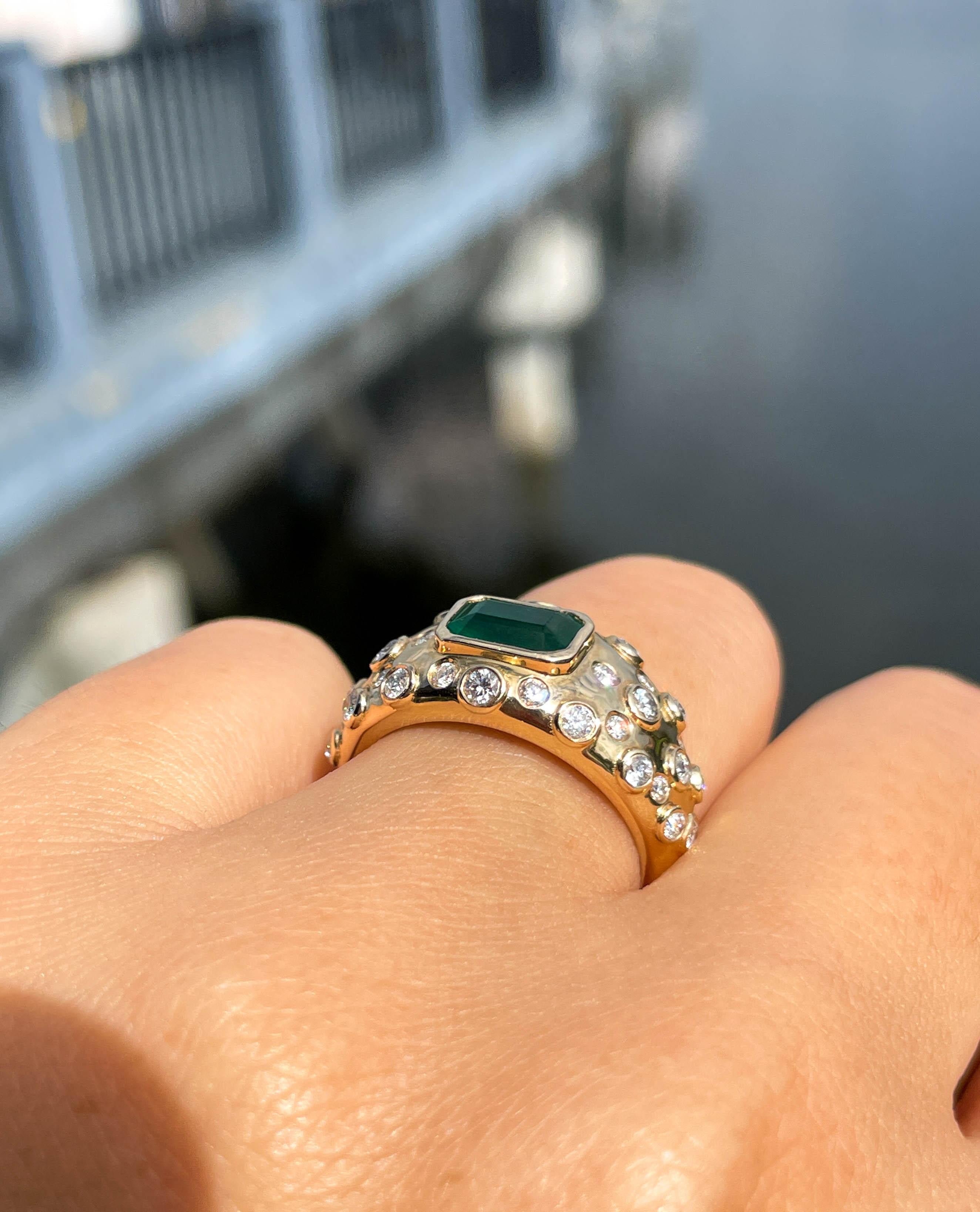 Women's or Men's Jay Feder 14k Yellow Gold Green Emerald Diamond Ring For Sale