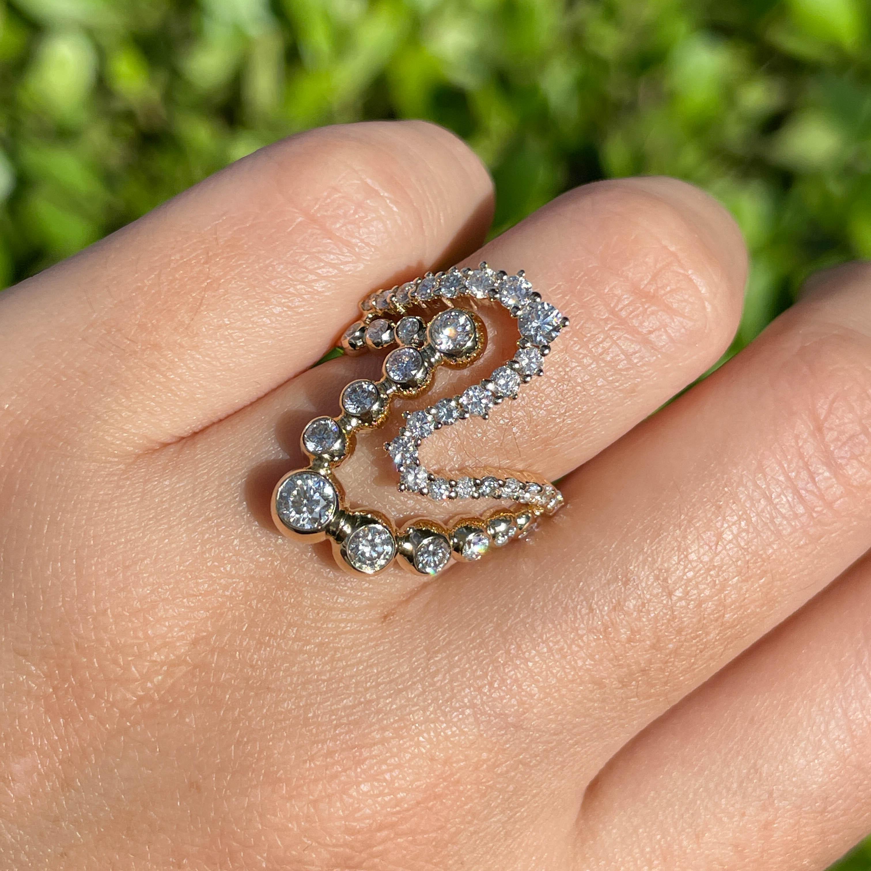 Jay Feder 14k Yellow Gold Round Diamond Bezel ZigZag Ring For Sale 2