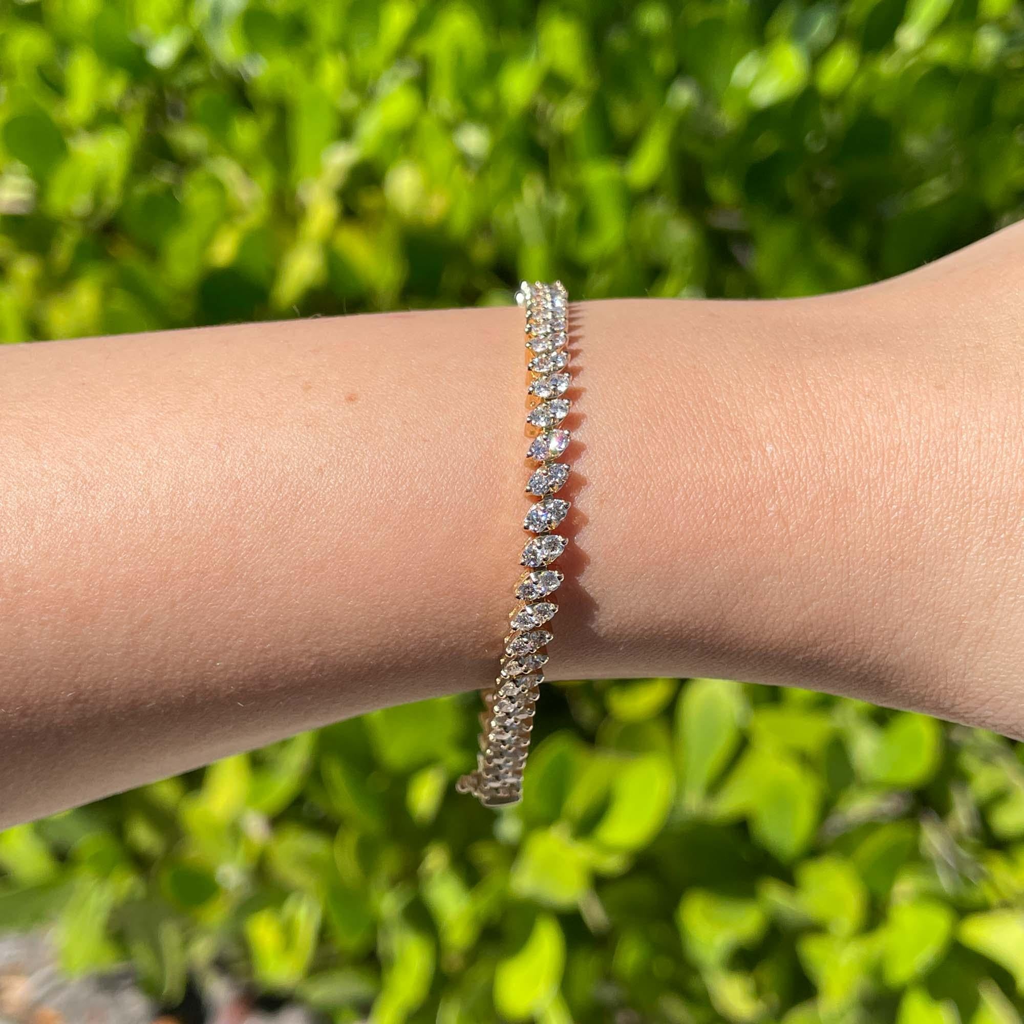 Jay Feder 14k Yellow Gold Round Diamond Tennis Bracelet

Set with 112 small round brilliant diamonds; total carat weight is 3.70ct.

The bangle is 7.25 inches long and 4.43mm wide. Total weight is 9.3 grams.

Please view our photos and videos for