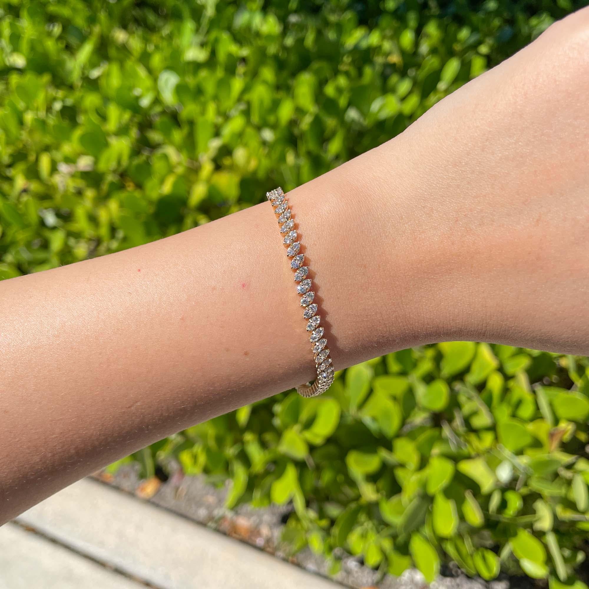 Jay Feder 14k Yellow Gold Round Diamond Tennis Bracelet In Good Condition For Sale In Boca Raton, FL