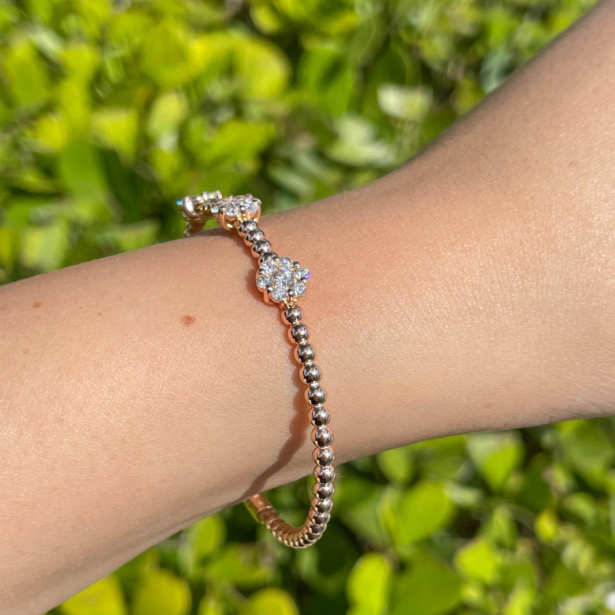 Bracciale Jay Feder in oro rosa 18k con diamanti e 3 fiori a grappolo In condizioni buone in vendita a Boca Raton, FL