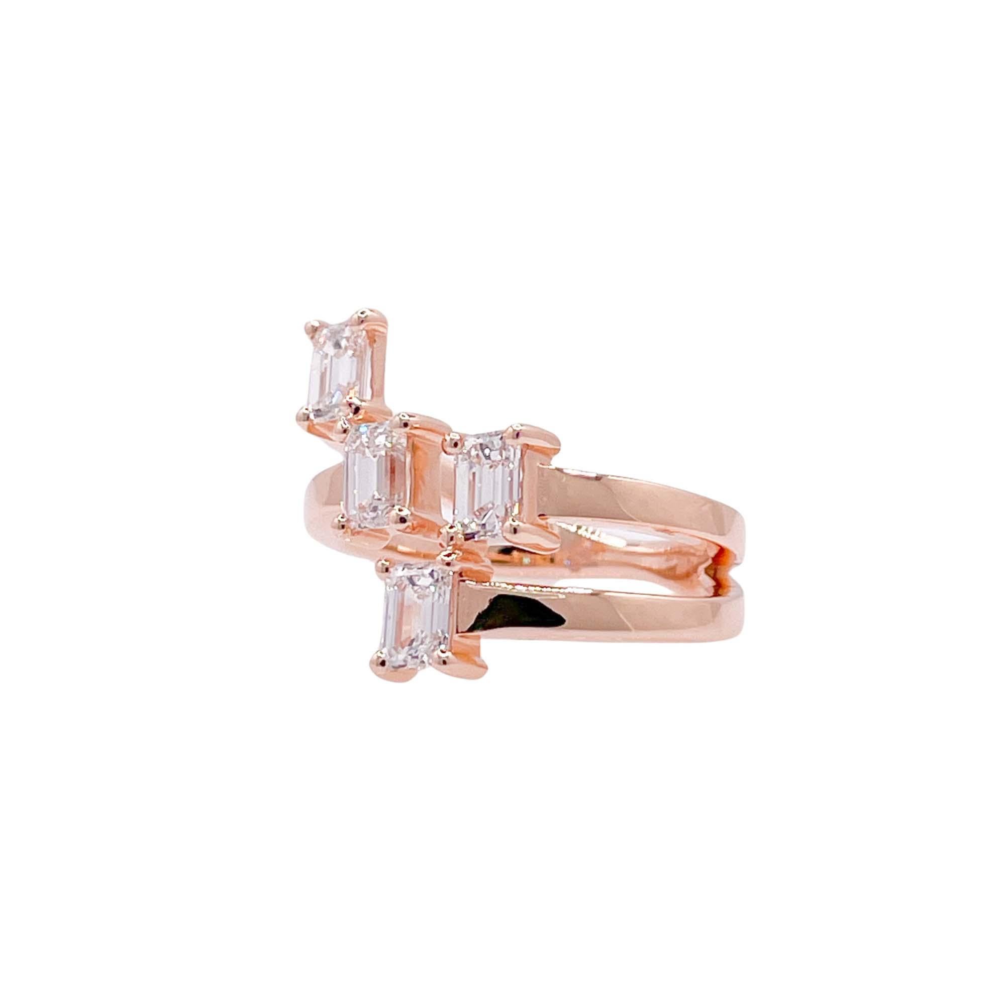 Jay Feder 18k Roségold Diamant Crossover-Wickelring (Smaragdschliff) im Angebot