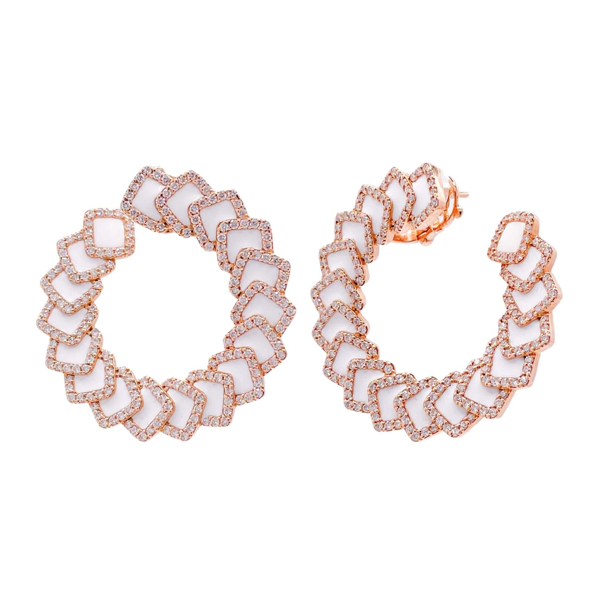Taglio rotondo Orecchini a forma di C con smalto e diamanti in oro rosa 18k Jay Federing in vendita