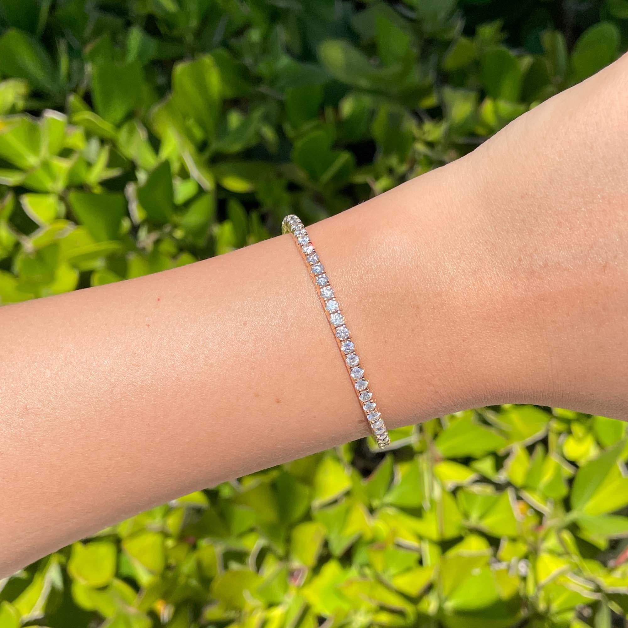 Round Cut Jay Feder 18k Rose Gold Diamond Tennis Stretch Bracelet For Sale
