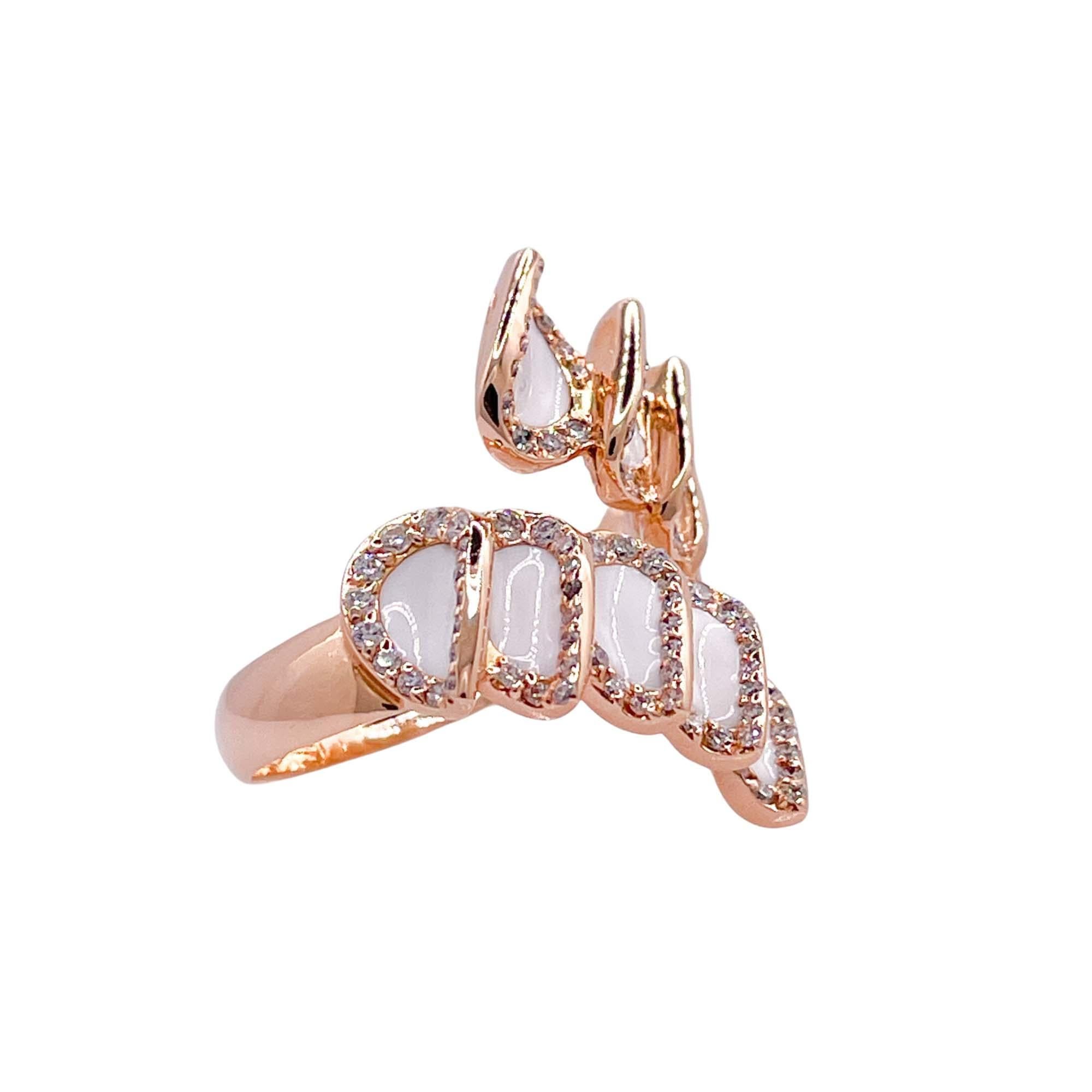 Jay Feder Anillo Cruzado de Oro Rosa de 18k con Diamante y Esmalte Blanco Corte redondo