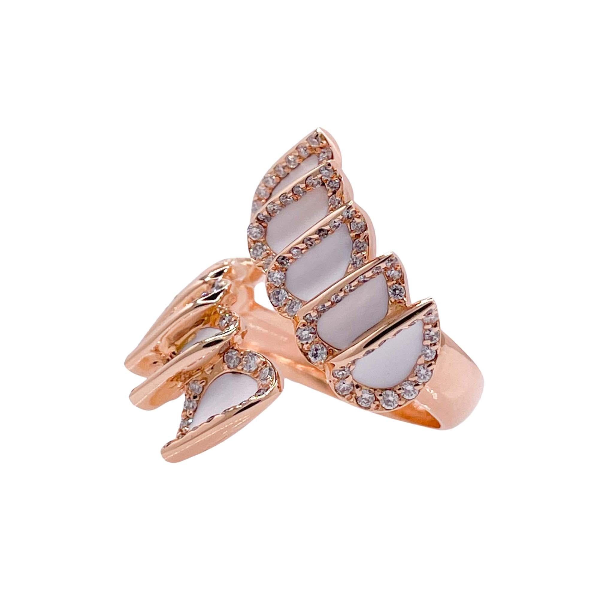 Jay Feder Anillo Cruzado de Oro Rosa de 18k con Diamante y Esmalte Blanco en Bueno Estado en Boca Raton, FL