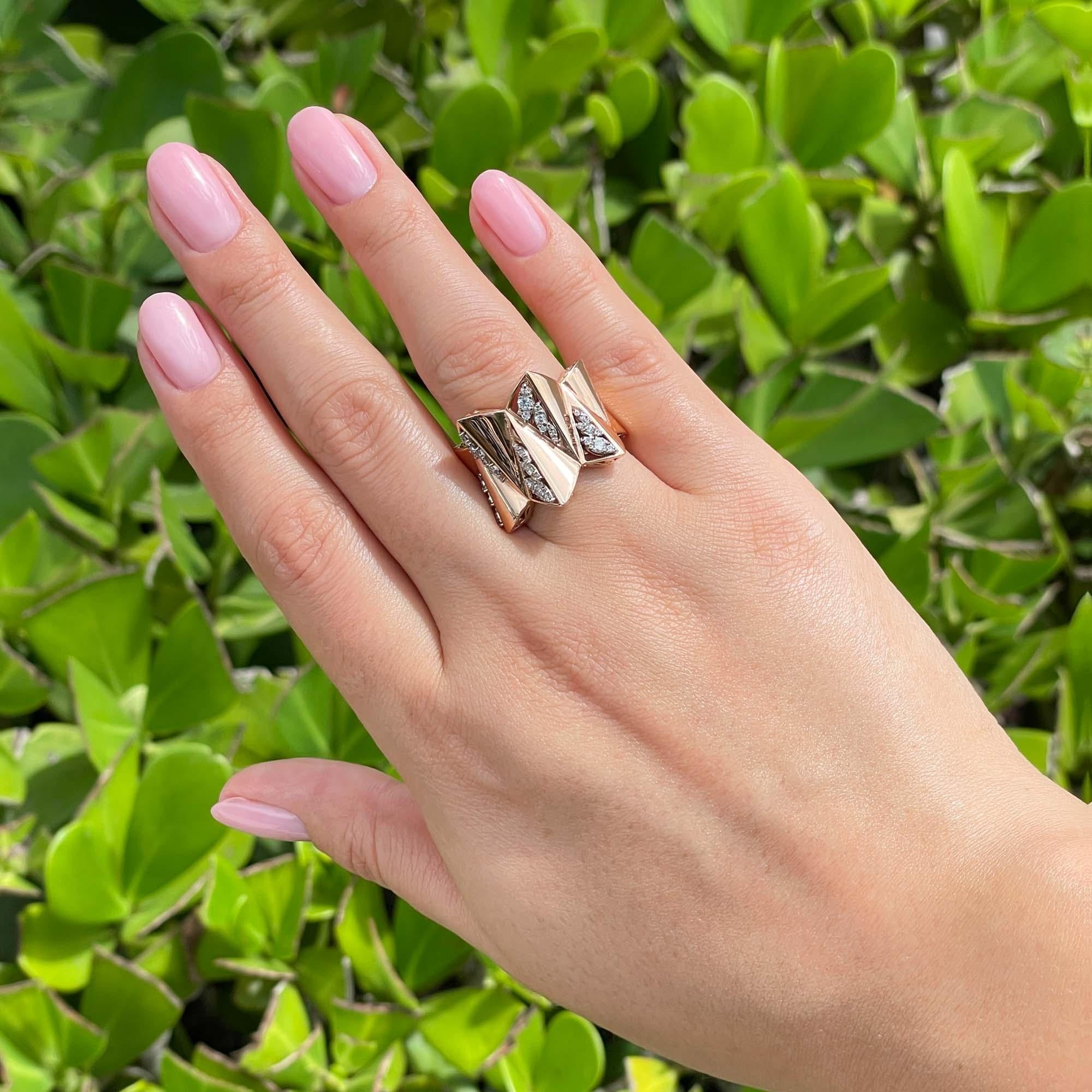 Anillo de cóctel ancho con diamantes en oro rosa de 18 quilates Jay Feder en venta 5