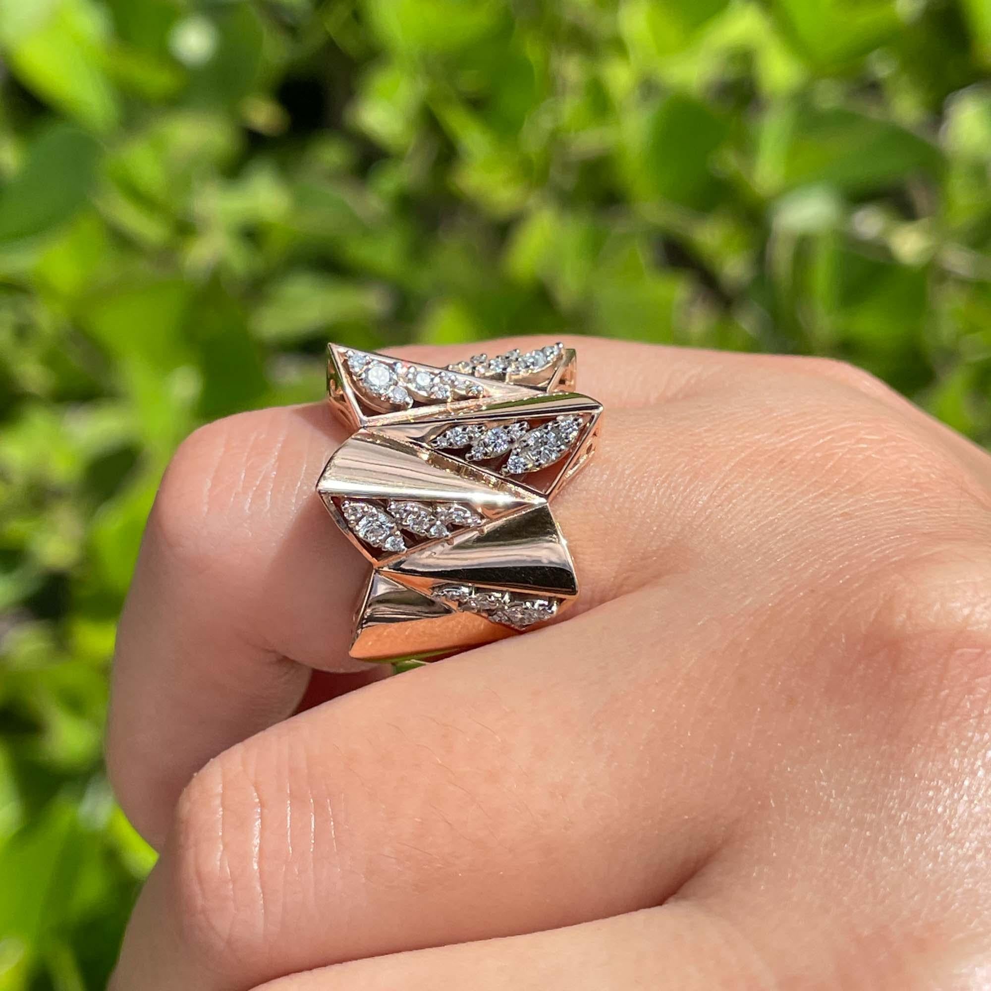 Anillo de cóctel ancho con diamantes en oro rosa de 18 quilates Jay Feder en venta 4