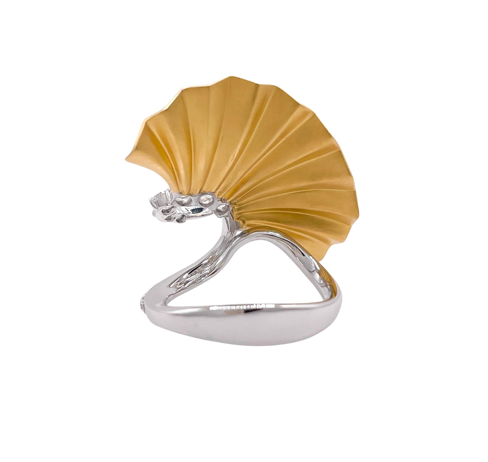 Jay Feder 18k Two Tone Gold Diamond Fan Plisse Ring  In Good Condition For Sale In Boca Raton, FL