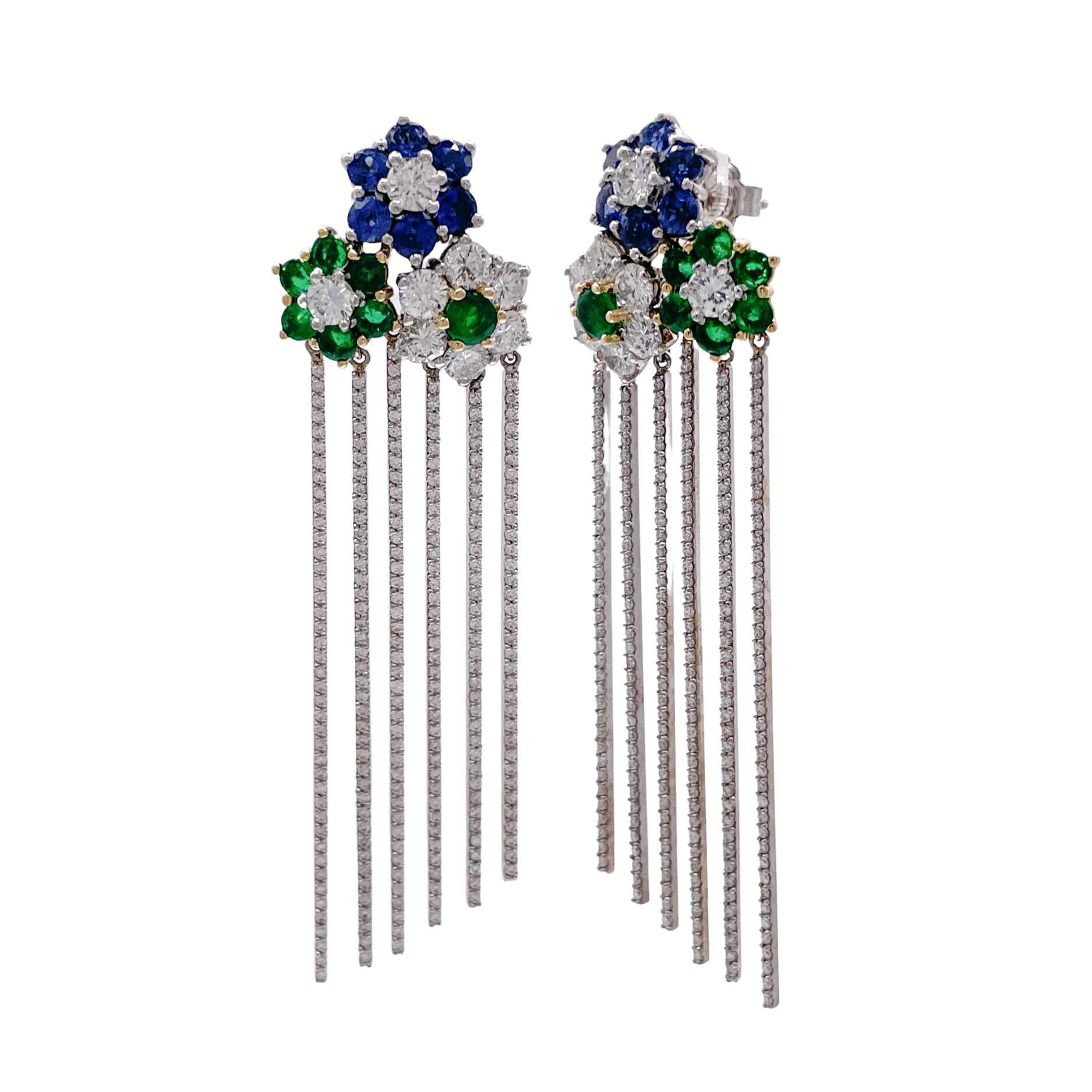 Jay Feder 18k zweifarbige Gold-Diamant-Saphir-Saphir-Smaragd-Blumenfransen-Ohrringe mit Ohrhänger (Rundschliff) im Angebot