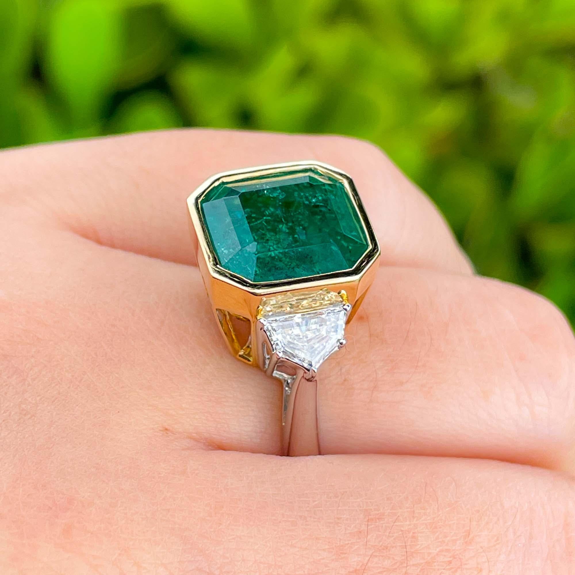 Jay Feder 18k Two Tone Gold Green Emerald and Diamond Three Stone Ring 5