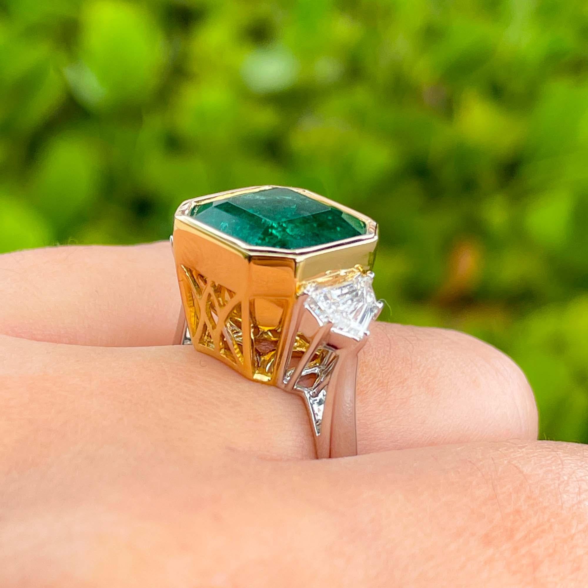 Jay Feder 18k Two Tone Gold Green Emerald and Diamond Three Stone Ring 6