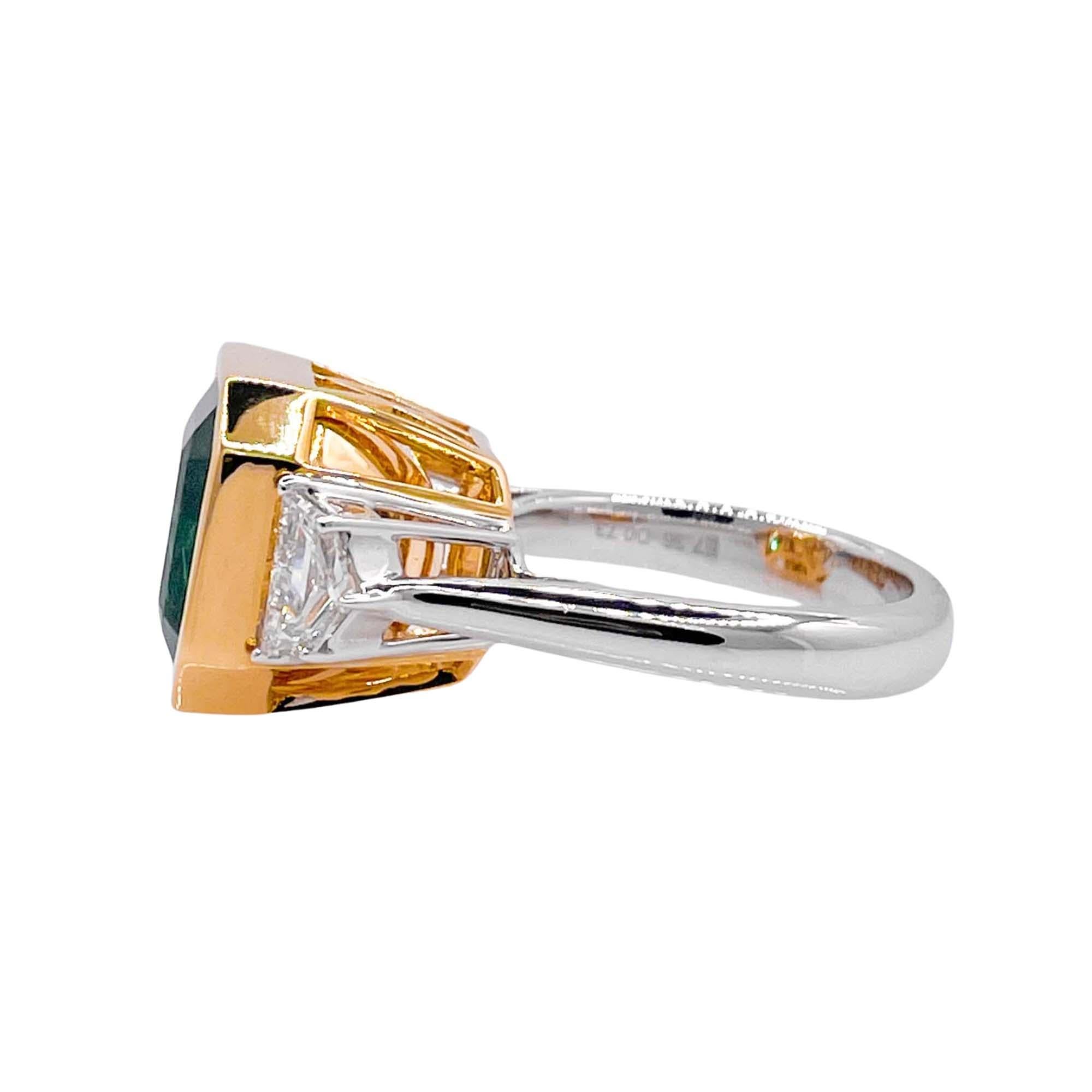 Jay Feder 18k Two Tone Gold Green Emerald and Diamond Three Stone Ring In Good Condition In Boca Raton, FL