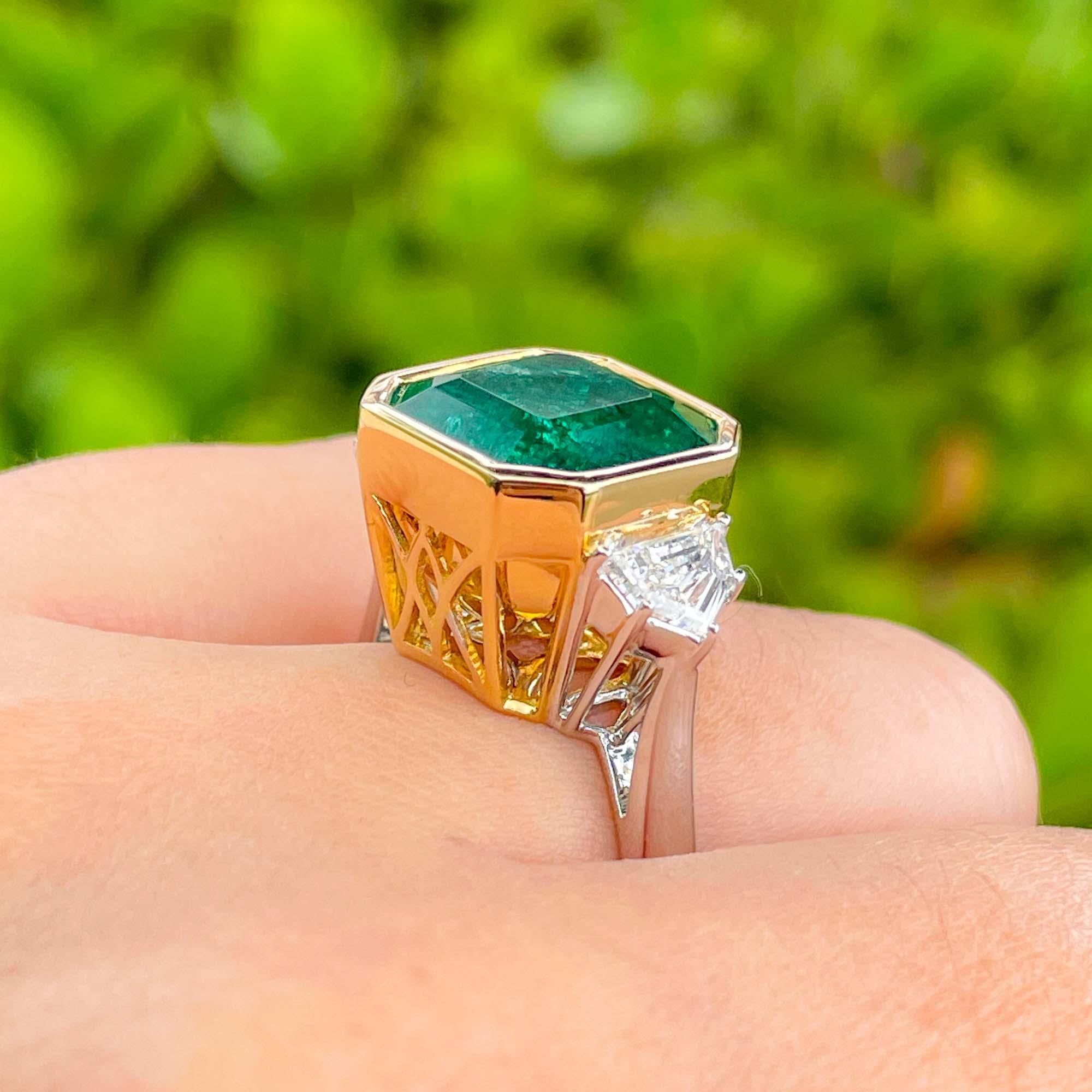 Jay Feder 18k Two Tone Gold Green Emerald and Diamond Three Stone Ring 3