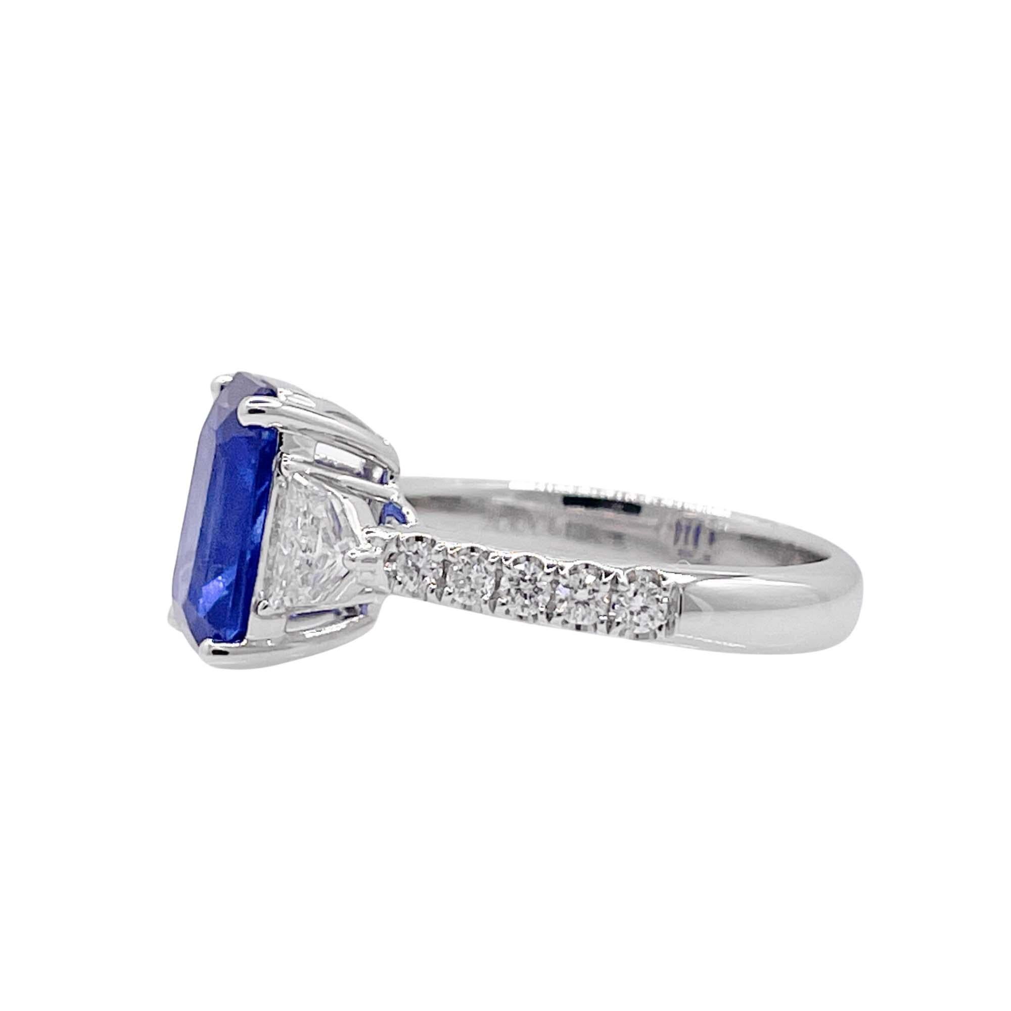 Jay Feder 18k White Gold Blue Sapphire and Diamond Three Stone Ring In Good Condition In Boca Raton, FL
